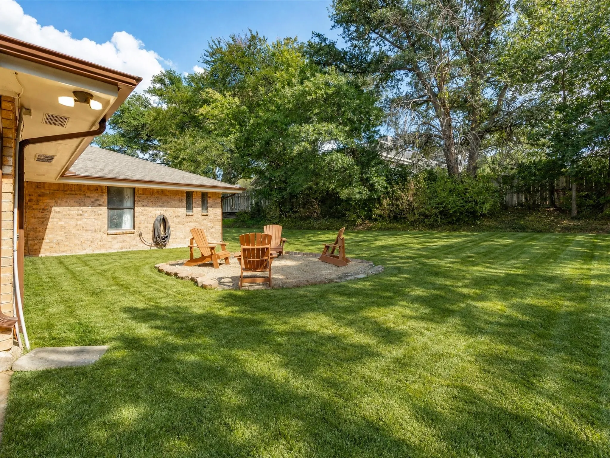 Single Family Residence For Sale in Tarrant County , 8505 Treetop Court, Fort Worth, Texas 76179, 4 Bedroom, 3 Bathroom, 2 Garage spaces, 2,457 Sqft, built in 1977, mls#21391254, Real Estate Agent in Fort Worth, Homes For Sale in Tarrant county, Homes For Sale in Fort Worth, Realtor in Fort Worth Texas, Real Estate Brokerage Independent Realty Texas, Luminita Cordes Realtor