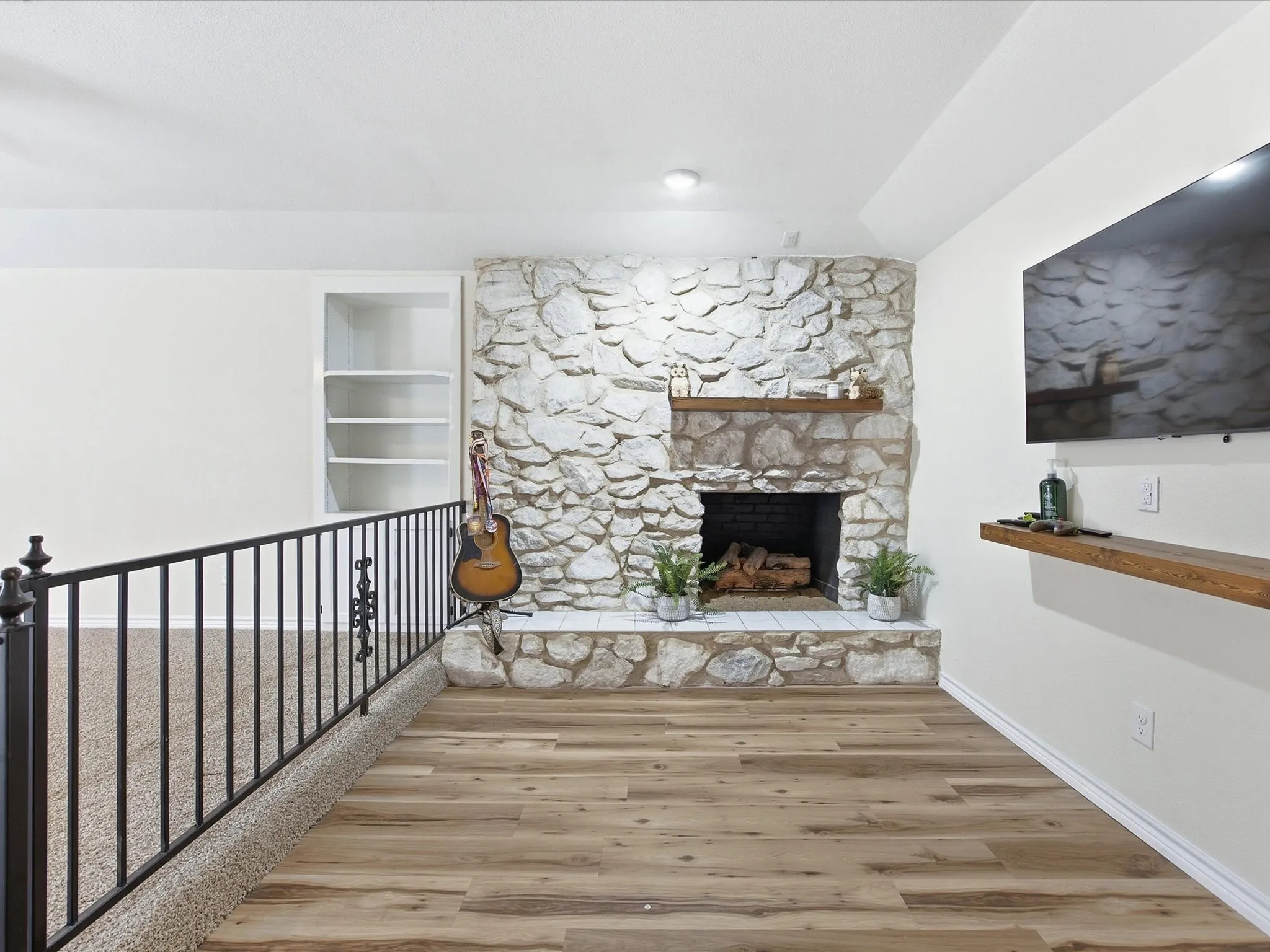 Single Family Residence For Sale in Tarrant County , 8505 Treetop Court, Fort Worth, Texas 76179, 4 Bedroom, 3 Bathroom, 2 Garage spaces, 2,457 Sqft, built in 1977, mls#21391254, Real Estate Agent in Fort Worth, Homes For Sale in Tarrant county, Homes For Sale in Fort Worth, Realtor in Fort Worth Texas, Real Estate Brokerage Independent Realty Texas, Luminita Cordes Realtor