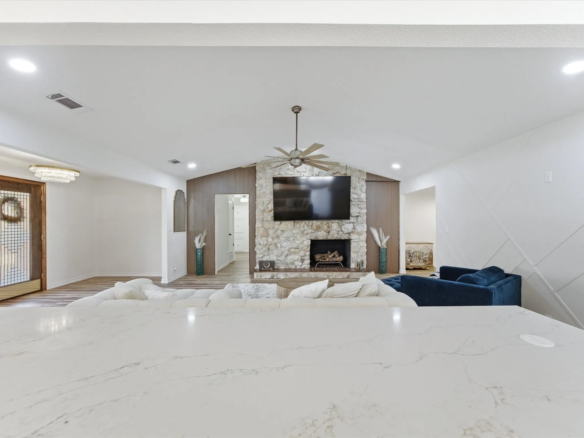 Single Family Residence For Sale in Tarrant County , 8505 Treetop Court, Fort Worth, Texas 76179, 4 Bedroom, 3 Bathroom, 2 Garage spaces, 2,457 Sqft, built in 1977, mls#21391254, Real Estate Agent in Fort Worth, Homes For Sale in Tarrant county, Homes For Sale in Fort Worth, Realtor in Fort Worth Texas, Real Estate Brokerage Independent Realty Texas, Luminita Cordes Realtor
