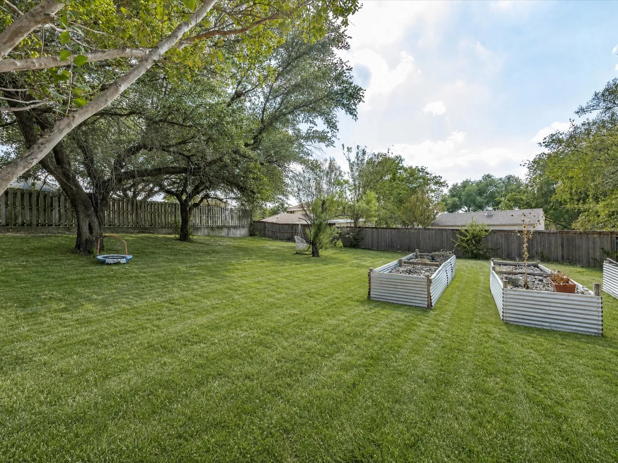 Single Family Residence For Sale in Tarrant County , 8505 Treetop Court, Fort Worth, Texas 76179, 4 Bedroom, 3 Bathroom, 2 Garage spaces, 2,457 Sqft, built in 1977, mls#21391254, Real Estate Agent in Fort Worth, Homes For Sale in Tarrant county, Homes For Sale in Fort Worth, Realtor in Fort Worth Texas, Real Estate Brokerage Independent Realty Texas, Luminita Cordes Realtor