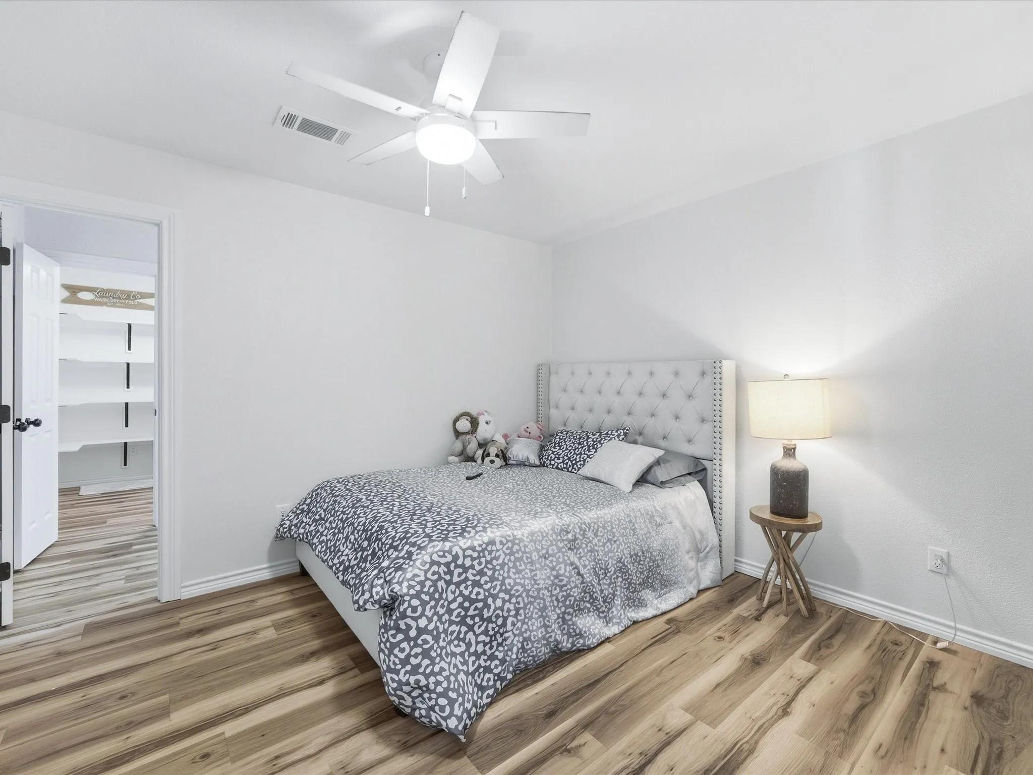 Single Family Residence For Sale in Tarrant County , 8505 Treetop Court, Fort Worth, Texas 76179, 4 Bedroom, 3 Bathroom, 2 Garage spaces, 2,457 Sqft, built in 1977, mls#21391254, Real Estate Agent in Fort Worth, Homes For Sale in Tarrant county, Homes For Sale in Fort Worth, Realtor in Fort Worth Texas, Real Estate Brokerage Independent Realty Texas, Luminita Cordes Realtor