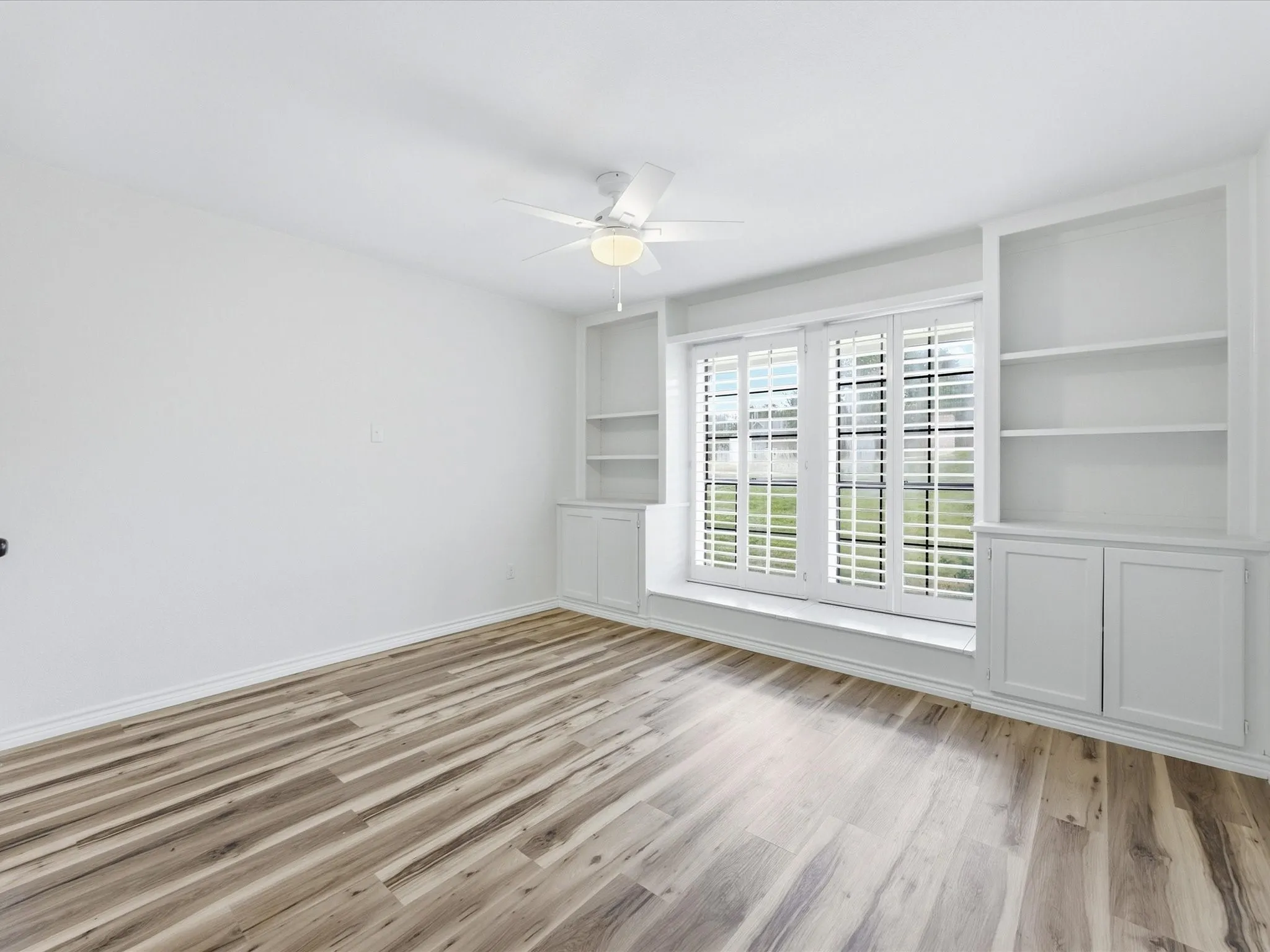 Single Family Residence For Sale in Tarrant County , 8505 Treetop Court, Fort Worth, Texas 76179, 4 Bedroom, 3 Bathroom, 2 Garage spaces, 2,457 Sqft, built in 1977, mls#21391254, Real Estate Agent in Fort Worth, Homes For Sale in Tarrant county, Homes For Sale in Fort Worth, Realtor in Fort Worth Texas, Real Estate Brokerage Independent Realty Texas, Luminita Cordes Realtor