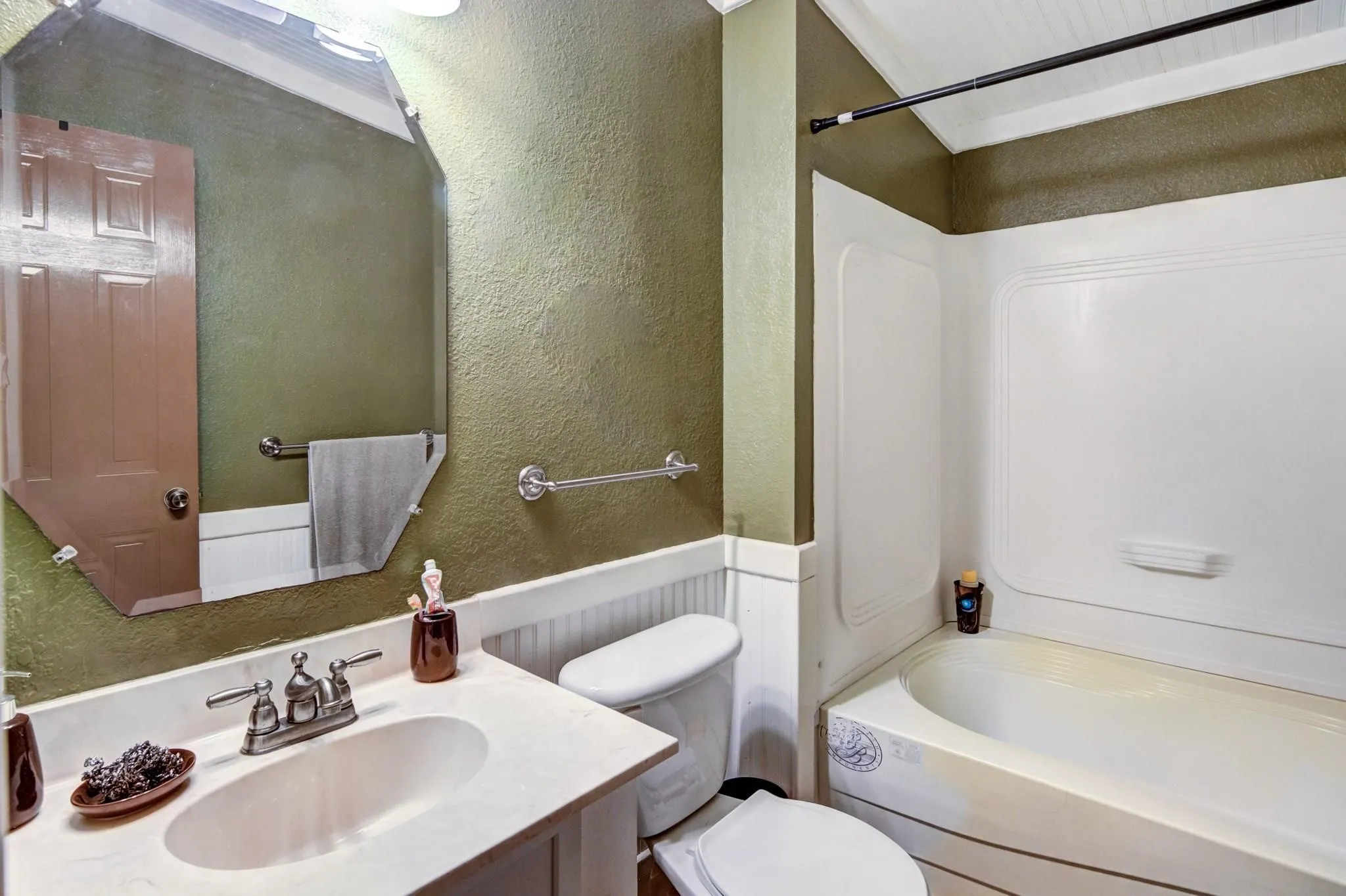 Mobile Home For Rent in Collin County , 2620 Bryant Street, Melissa, Texas 75454, 3 Bedroom, 2 Bathroom, Garage spaces, 1,500 Sqft, built in 2003, mls#21396844, Real Estate Agent in Melissa, Homes For Rent in Collin county, Homes For Rent in Melissa, Realtor in Melissa Texas, Real Estate Brokerage Independent Realty Texas, Luminita Cordes Realtor
