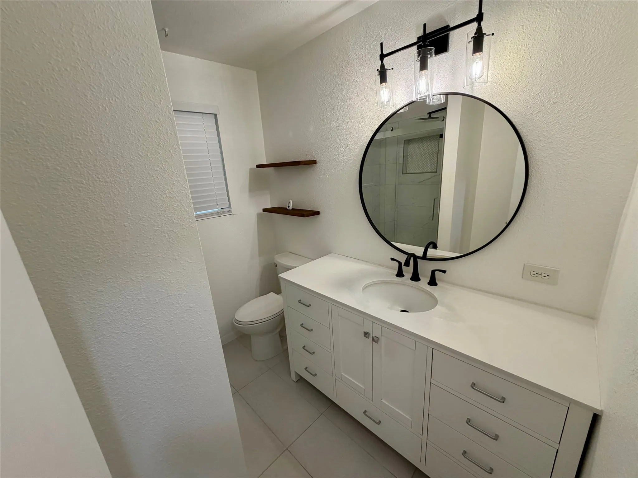 2nd Bathroom