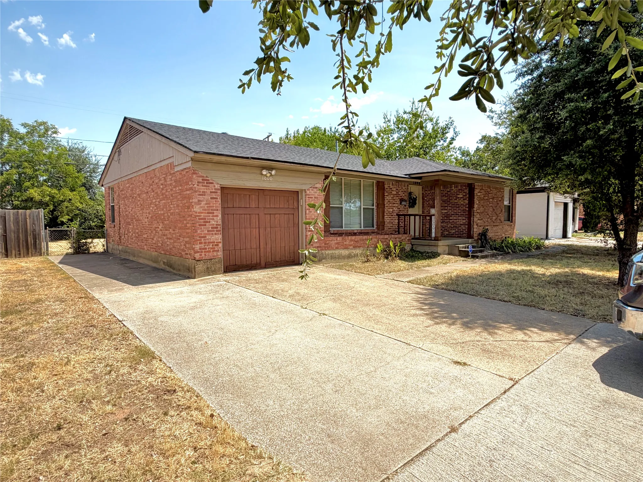 Single Family Residence For Rent in Dallas County , 1606 N O Connor Road, Irving, Texas 75061, 3 Bedroom, 2 Bathroom, 1 Garage spaces, 1,236 Sqft, built in 1954, mls#21396834, Real Estate Agent in Irving, Homes For Rent in Dallas county, Homes For Rent in Irving, Realtor in Irving Texas, Real Estate Brokerage Independent Realty Texas, Luminita Cordes Realtor