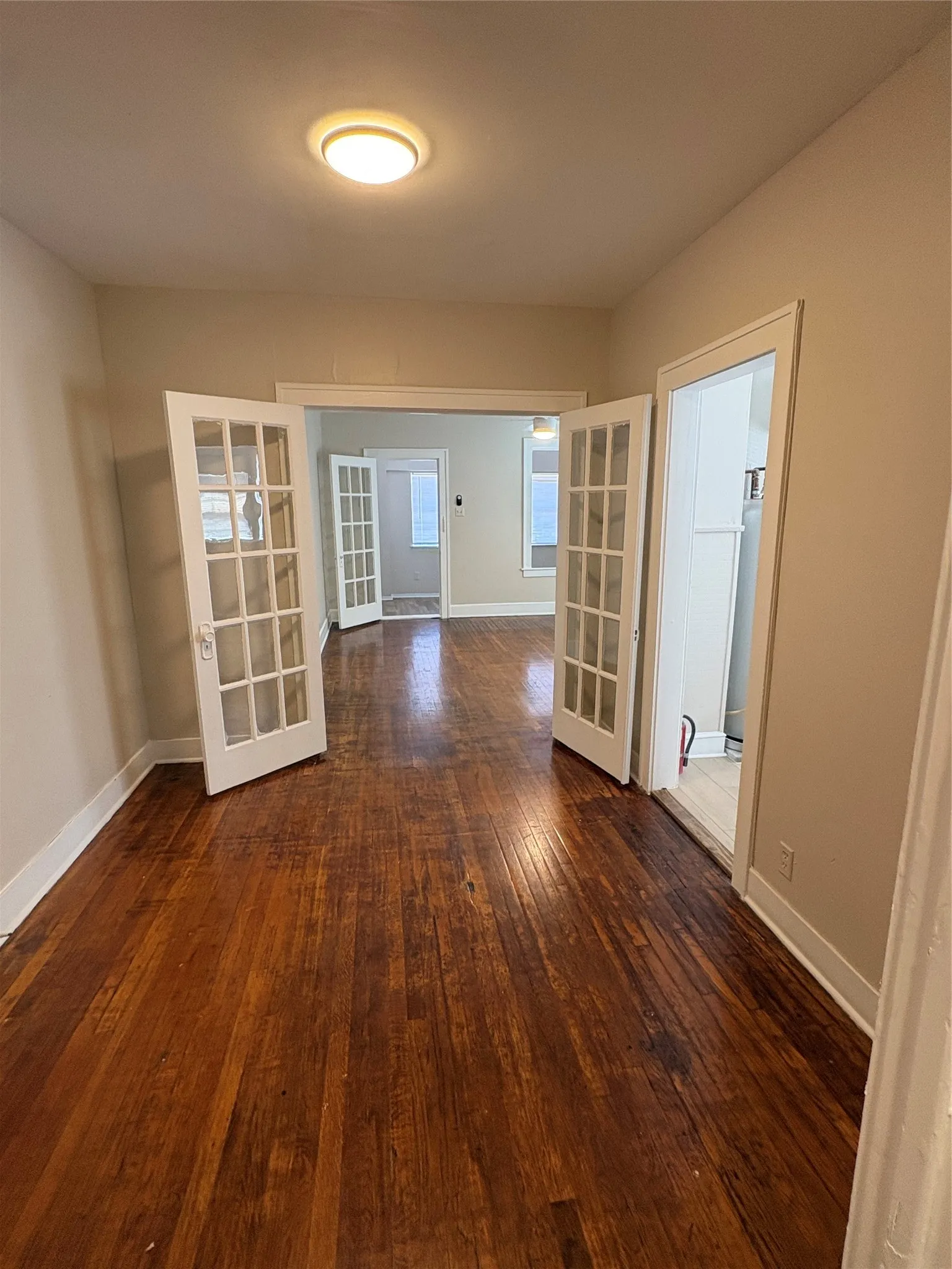 Apartment For Rent in Dallas County , 111 N Tyler Street, Dallas, Texas 75208, 1 Bedroom, 1 Bathroom, Garage spaces, 800 Sqft, built in 1924, mls#21396839, Real Estate Agent in Dallas, Homes For Rent in Dallas county, Homes For Rent in Dallas, Realtor in Dallas Texas, Real Estate Brokerage Independent Realty Texas, Luminita Cordes Realtor
