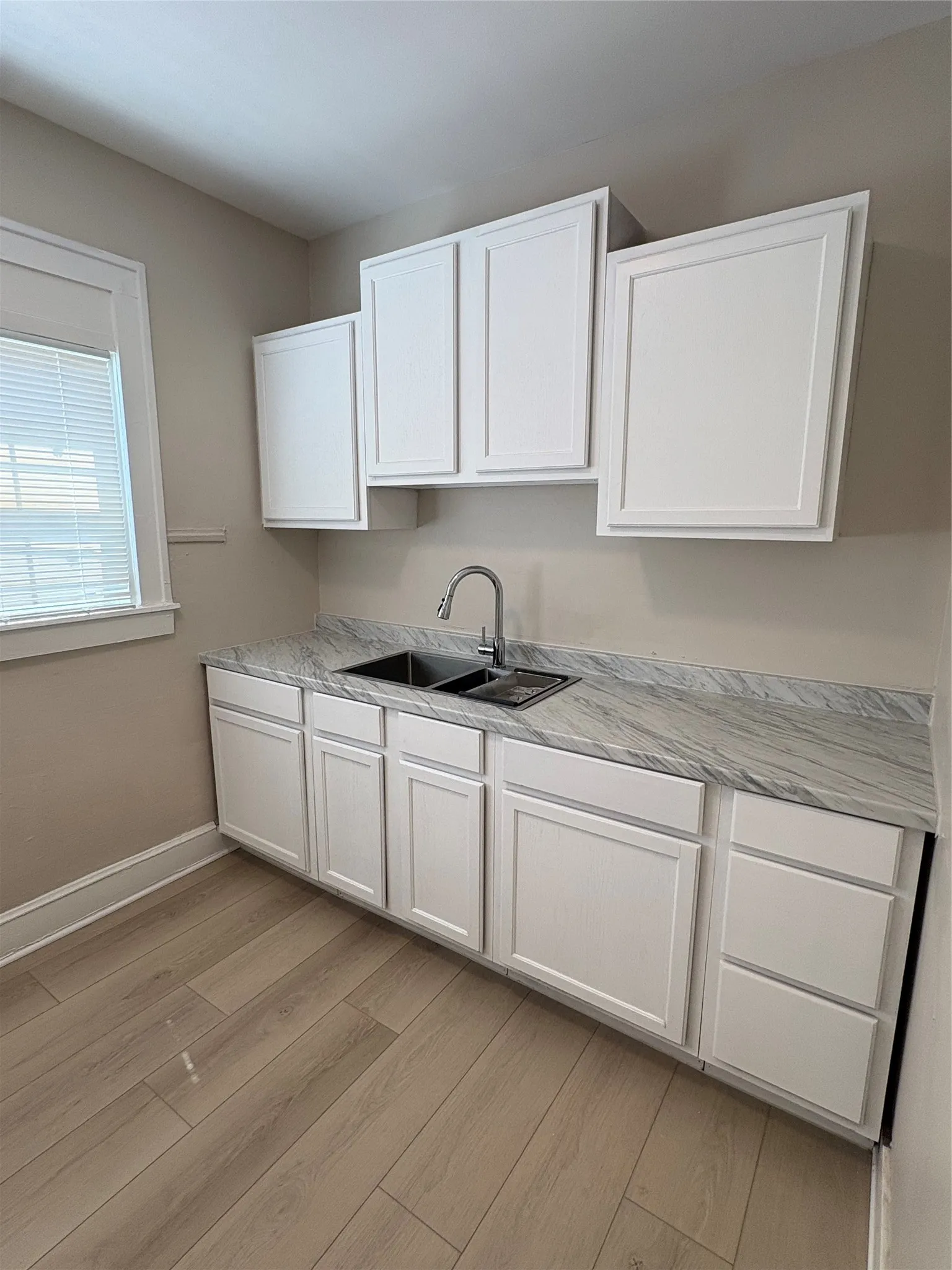 Apartment For Rent in Dallas County , 111 N Tyler Street, Dallas, Texas 75208, 1 Bedroom, 1 Bathroom, Garage spaces, 800 Sqft, built in 1924, mls#21396839, Real Estate Agent in Dallas, Homes For Rent in Dallas county, Homes For Rent in Dallas, Realtor in Dallas Texas, Real Estate Brokerage Independent Realty Texas, Luminita Cordes Realtor