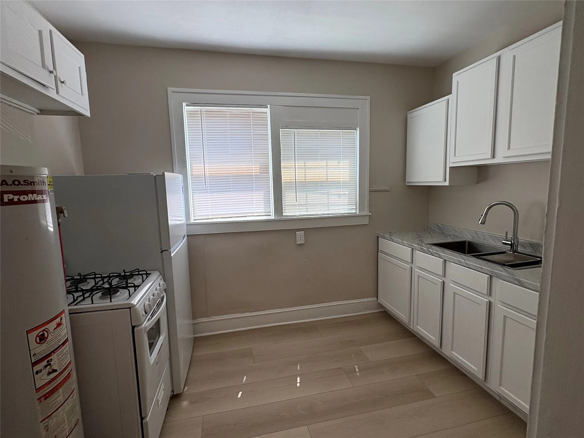 Apartment For Rent in Dallas County , 111 N Tyler Street, Dallas, Texas 75208, 1 Bedroom, 1 Bathroom, Garage spaces, 800 Sqft, built in 1924, mls#21396839, Real Estate Agent in Dallas, Homes For Rent in Dallas county, Homes For Rent in Dallas, Realtor in Dallas Texas, Real Estate Brokerage Independent Realty Texas, Luminita Cordes Realtor