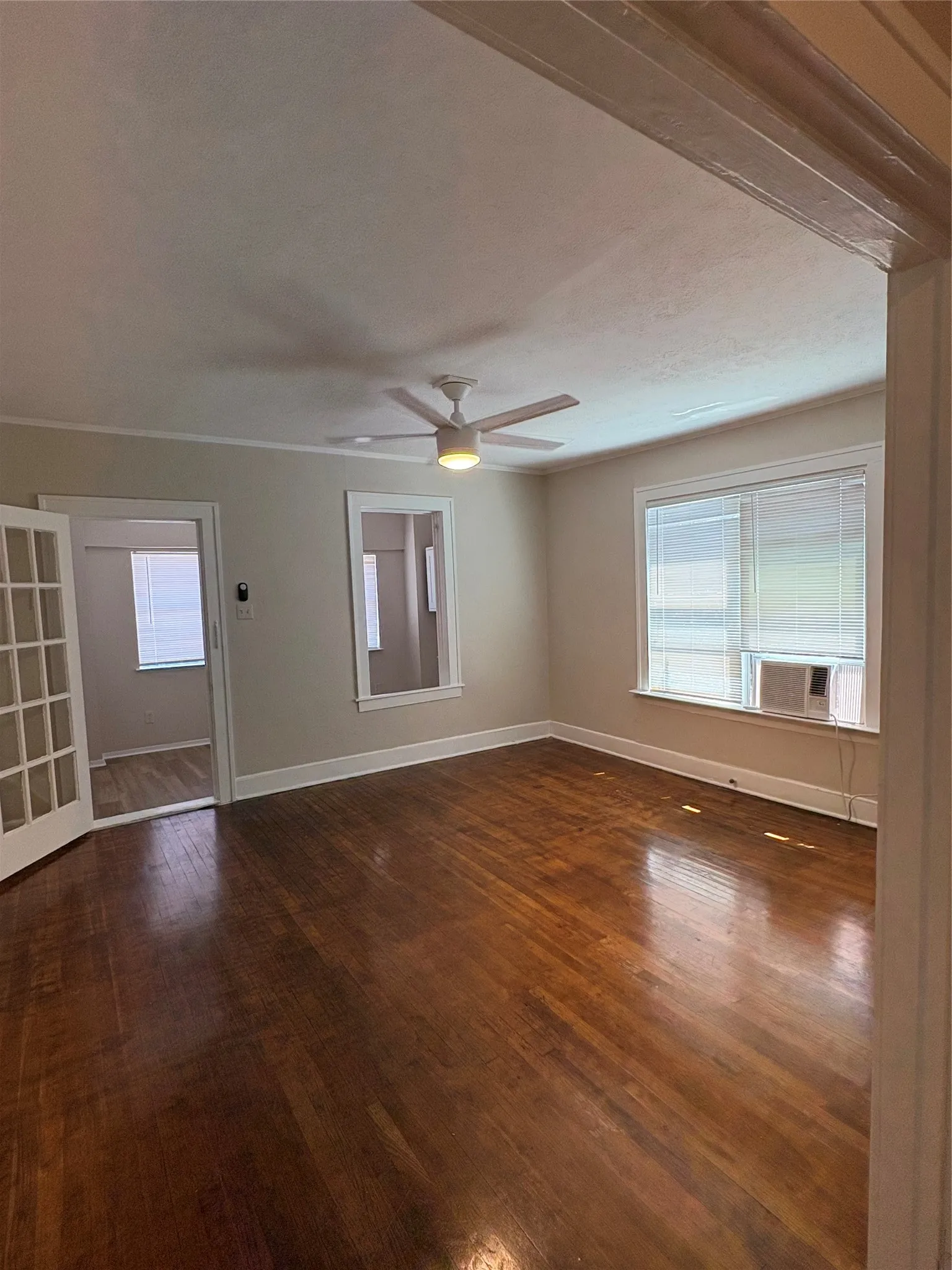 Apartment For Rent in Dallas County , 111 N Tyler Street, Dallas, Texas 75208, 1 Bedroom, 1 Bathroom, Garage spaces, 800 Sqft, built in 1924, mls#21396839, Real Estate Agent in Dallas, Homes For Rent in Dallas county, Homes For Rent in Dallas, Realtor in Dallas Texas, Real Estate Brokerage Independent Realty Texas, Luminita Cordes Realtor