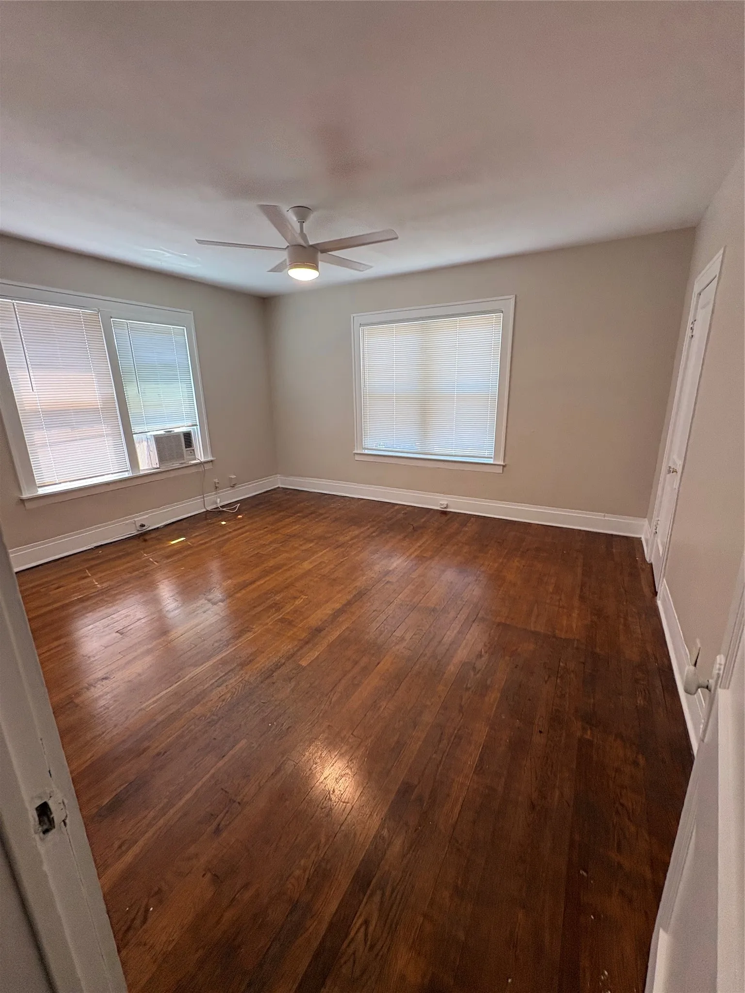 Apartment For Rent in Dallas County , 111 N Tyler Street, Dallas, Texas 75208, 1 Bedroom, 1 Bathroom, Garage spaces, 800 Sqft, built in 1924, mls#21396839, Real Estate Agent in Dallas, Homes For Rent in Dallas county, Homes For Rent in Dallas, Realtor in Dallas Texas, Real Estate Brokerage Independent Realty Texas, Luminita Cordes Realtor
