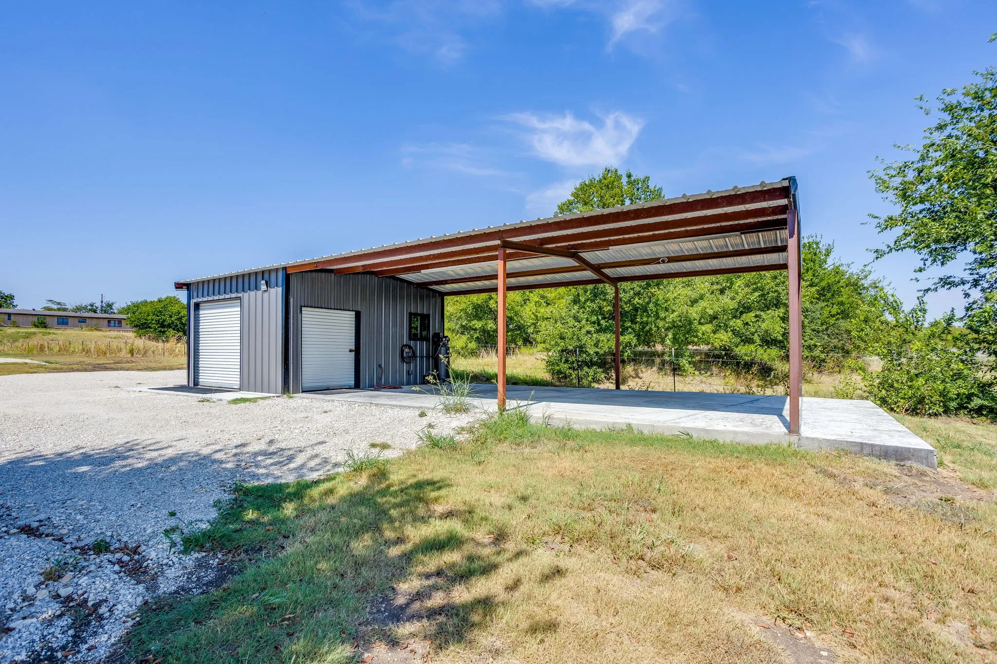 Single Family Residence For Sale in Johnson County , 9210 County Road 1229, Godley, Texas 76044, 2 Bedroom, 1 Bathroom, Garage spaces, 1,200 Sqft, built in 2021, mls#21390785, Real Estate Agent in Godley, Homes For Sale in Johnson county, Homes For Sale in Godley, Realtor in Godley Texas, Real Estate Brokerage Independent Realty Texas, Luminita Cordes Realtor