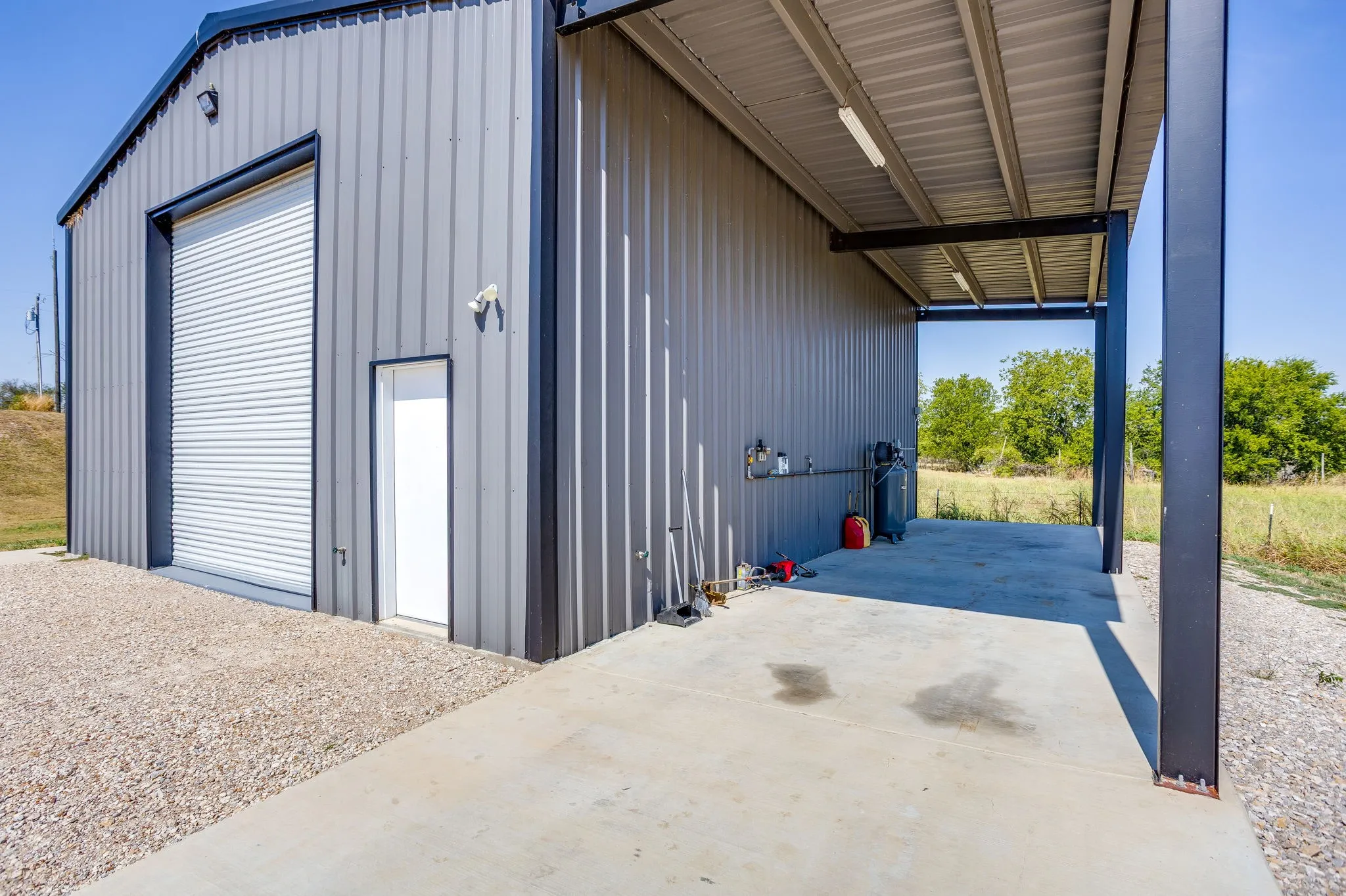 Single Family Residence For Sale in Johnson County , 9210 County Road 1229, Godley, Texas 76044, 2 Bedroom, 1 Bathroom, Garage spaces, 1,200 Sqft, built in 2021, mls#21390785, Real Estate Agent in Godley, Homes For Sale in Johnson county, Homes For Sale in Godley, Realtor in Godley Texas, Real Estate Brokerage Independent Realty Texas, Luminita Cordes Realtor