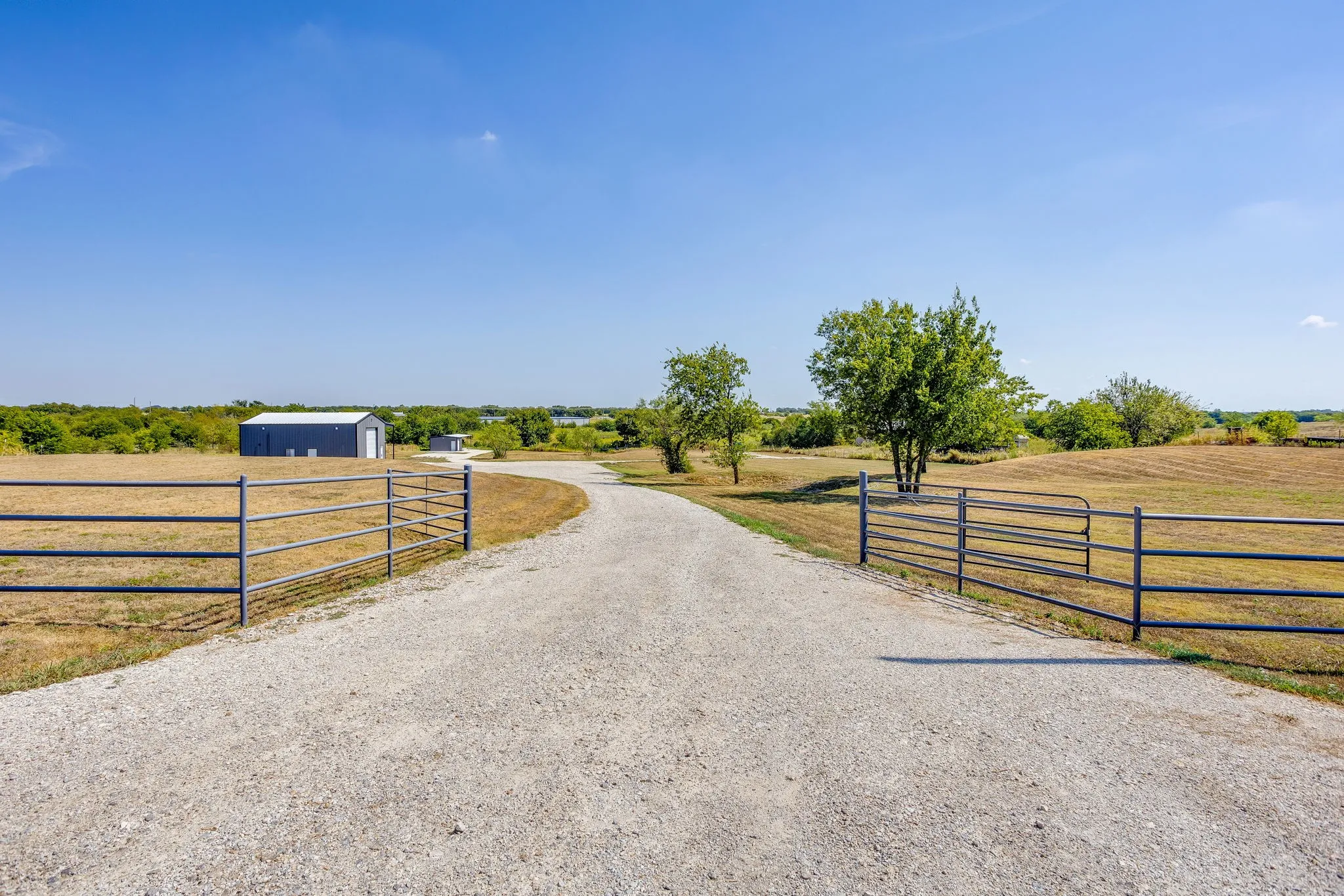 Single Family Residence For Sale in Johnson County , 9210 County Road 1229, Godley, Texas 76044, 2 Bedroom, 1 Bathroom, Garage spaces, 1,200 Sqft, built in 2021, mls#21390785, Real Estate Agent in Godley, Homes For Sale in Johnson county, Homes For Sale in Godley, Realtor in Godley Texas, Real Estate Brokerage Independent Realty Texas, Luminita Cordes Realtor
