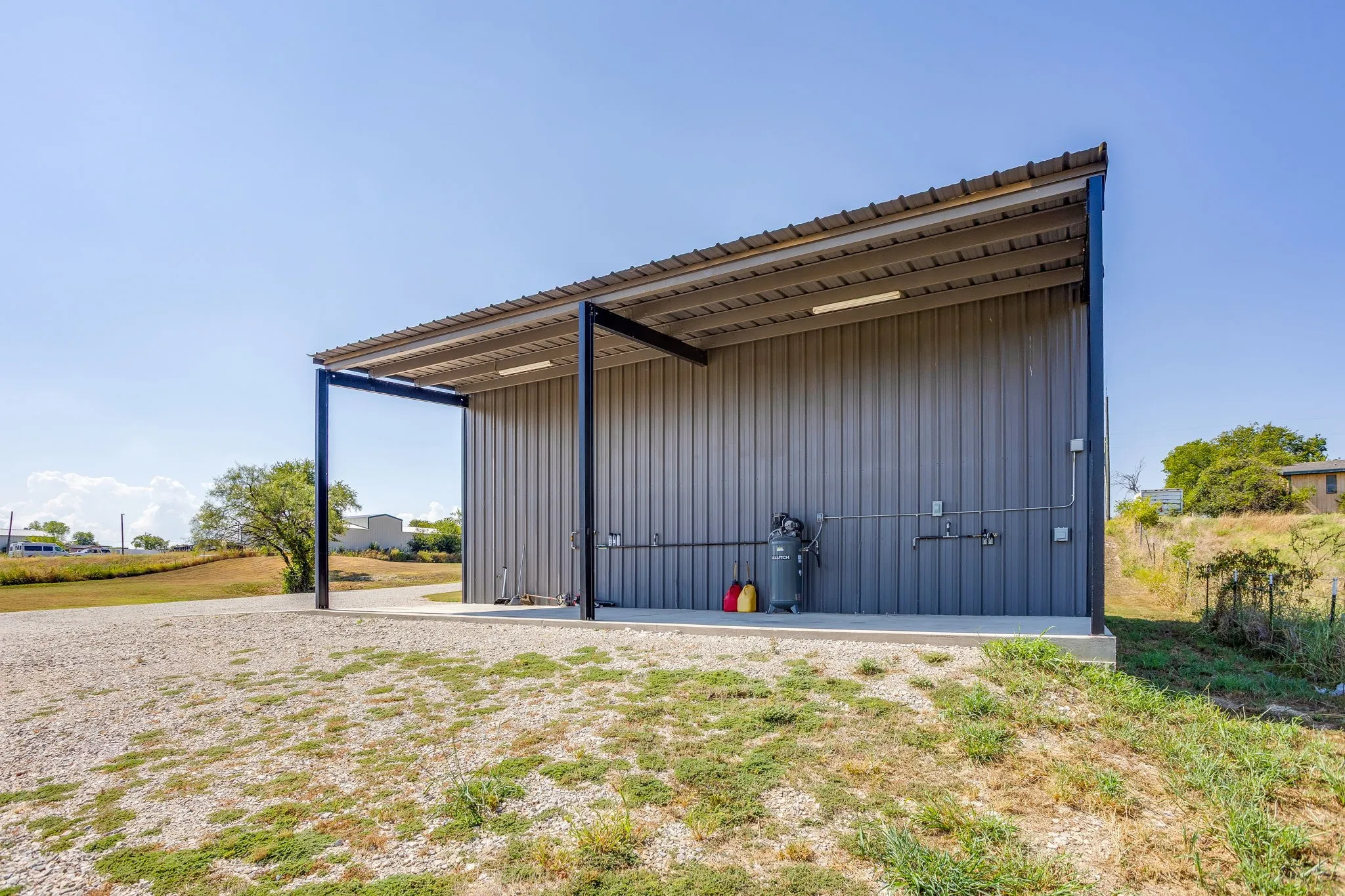 Single Family Residence For Sale in Johnson County , 9210 County Road 1229, Godley, Texas 76044, 2 Bedroom, 1 Bathroom, Garage spaces, 1,200 Sqft, built in 2021, mls#21390785, Real Estate Agent in Godley, Homes For Sale in Johnson county, Homes For Sale in Godley, Realtor in Godley Texas, Real Estate Brokerage Independent Realty Texas, Luminita Cordes Realtor