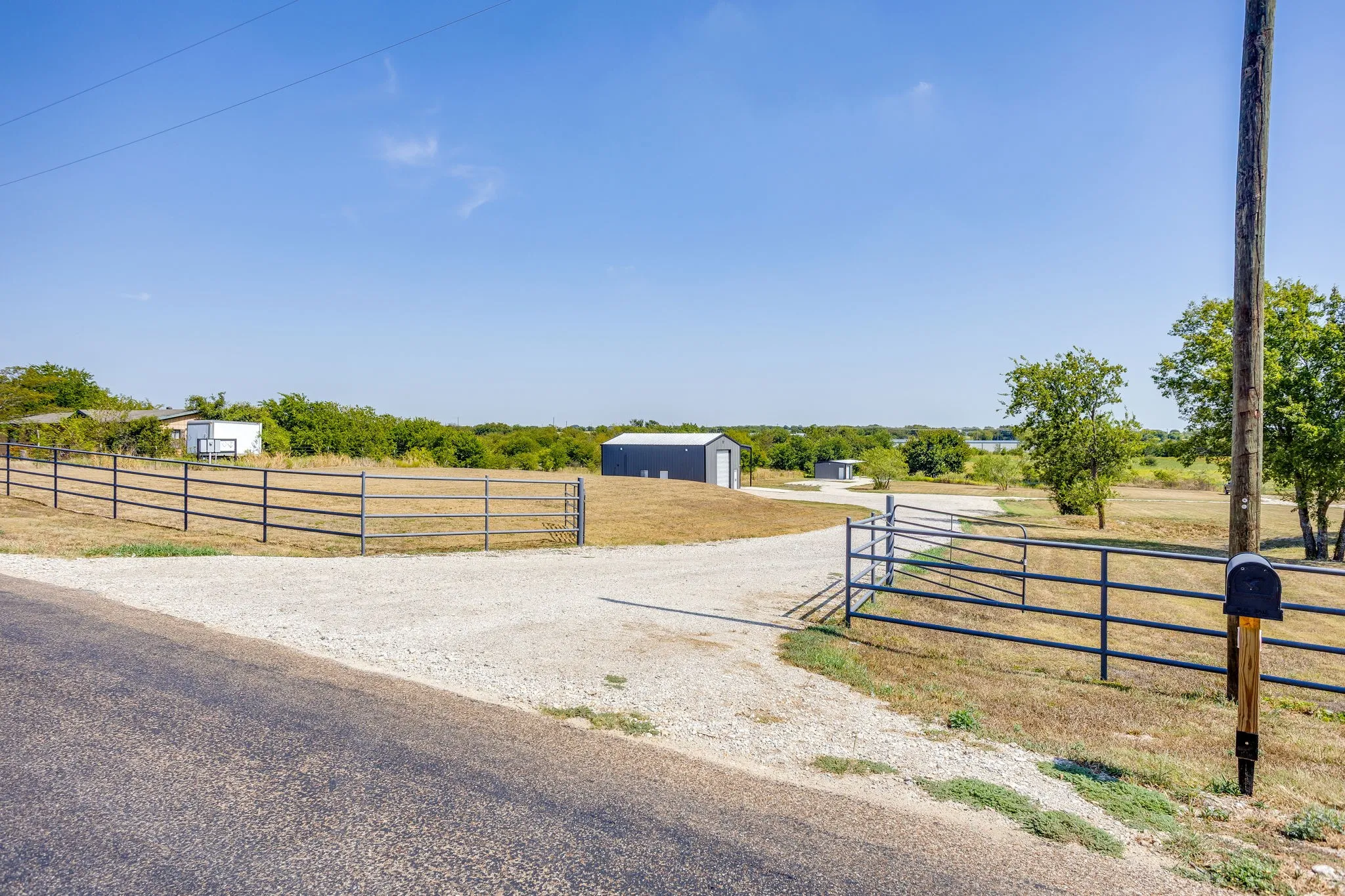 Single Family Residence For Sale in Johnson County , 9210 County Road 1229, Godley, Texas 76044, 2 Bedroom, 1 Bathroom, Garage spaces, 1,200 Sqft, built in 2021, mls#21390785, Real Estate Agent in Godley, Homes For Sale in Johnson county, Homes For Sale in Godley, Realtor in Godley Texas, Real Estate Brokerage Independent Realty Texas, Luminita Cordes Realtor