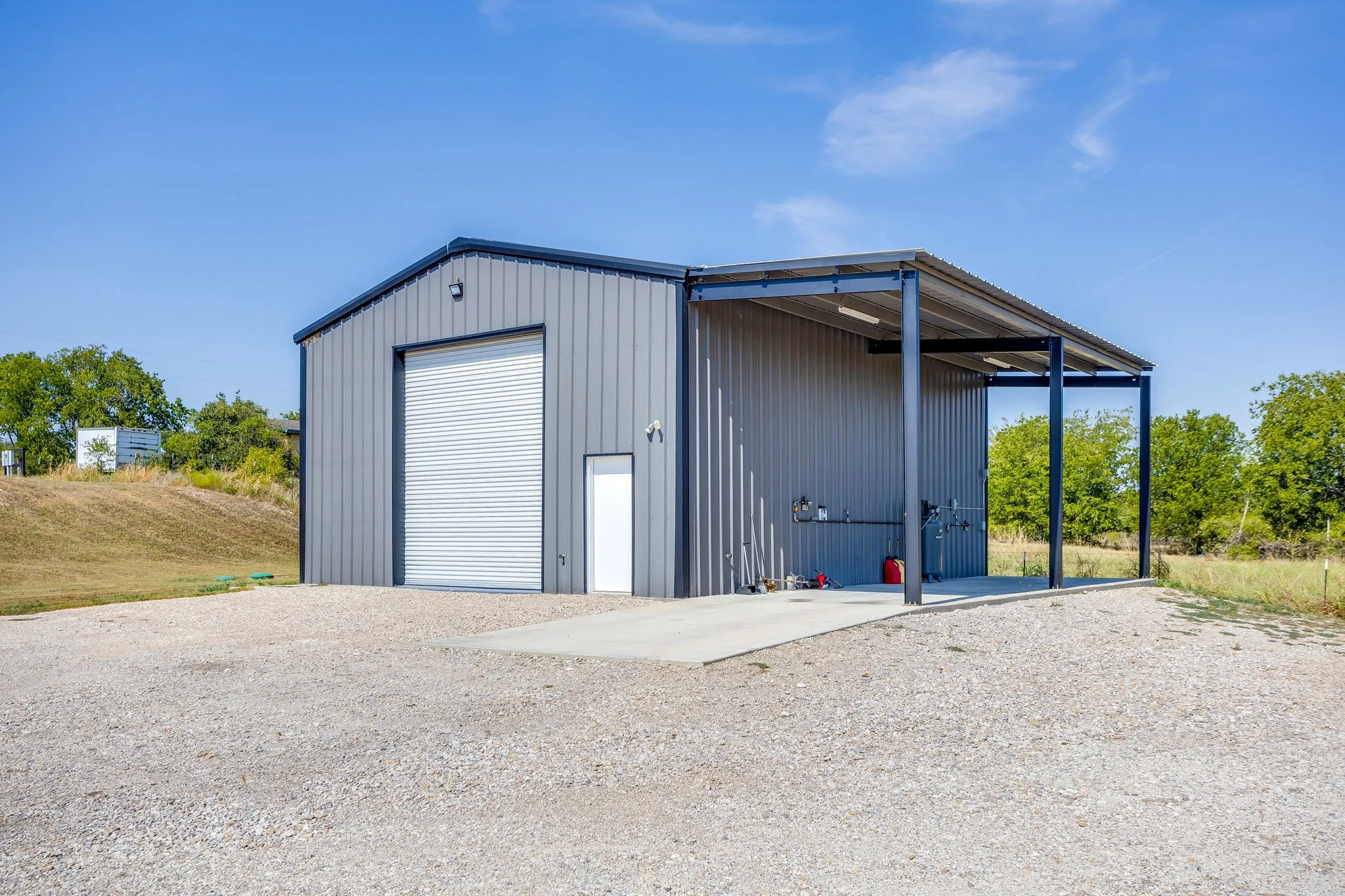 Single Family Residence For Sale in Johnson County , 9210 County Road 1229, Godley, Texas 76044, 2 Bedroom, 1 Bathroom, Garage spaces, 1,200 Sqft, built in 2021, mls#21390785, Real Estate Agent in Godley, Homes For Sale in Johnson county, Homes For Sale in Godley, Realtor in Godley Texas, Real Estate Brokerage Independent Realty Texas, Luminita Cordes Realtor