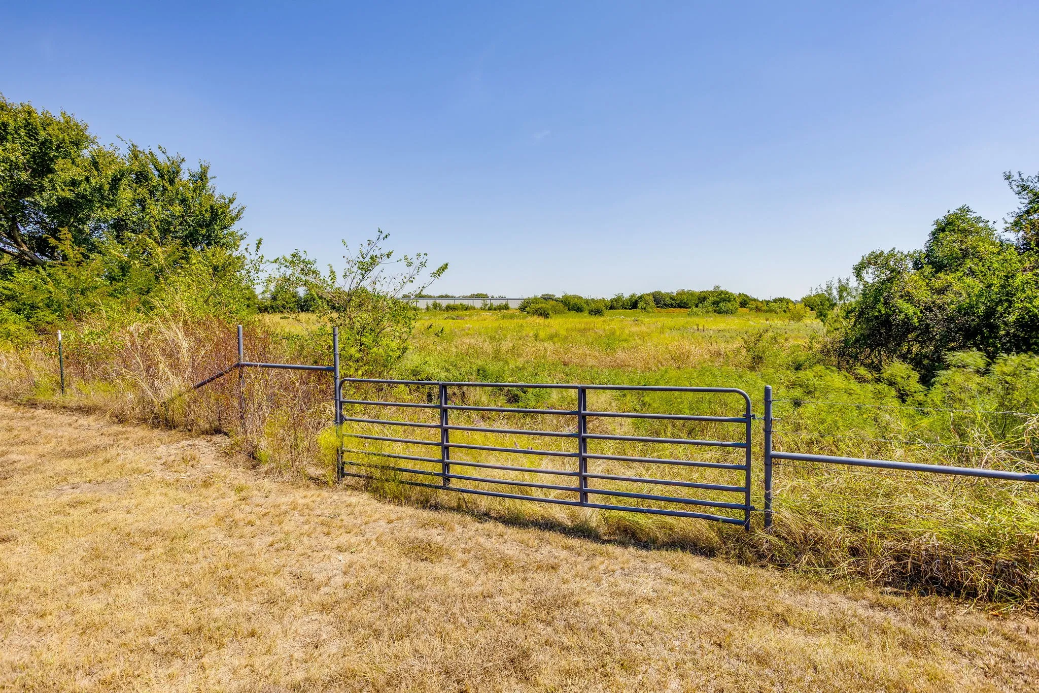Single Family Residence For Sale in Johnson County , 9210 County Road 1229, Godley, Texas 76044, 2 Bedroom, 1 Bathroom, Garage spaces, 1,200 Sqft, built in 2021, mls#21390785, Real Estate Agent in Godley, Homes For Sale in Johnson county, Homes For Sale in Godley, Realtor in Godley Texas, Real Estate Brokerage Independent Realty Texas, Luminita Cordes Realtor