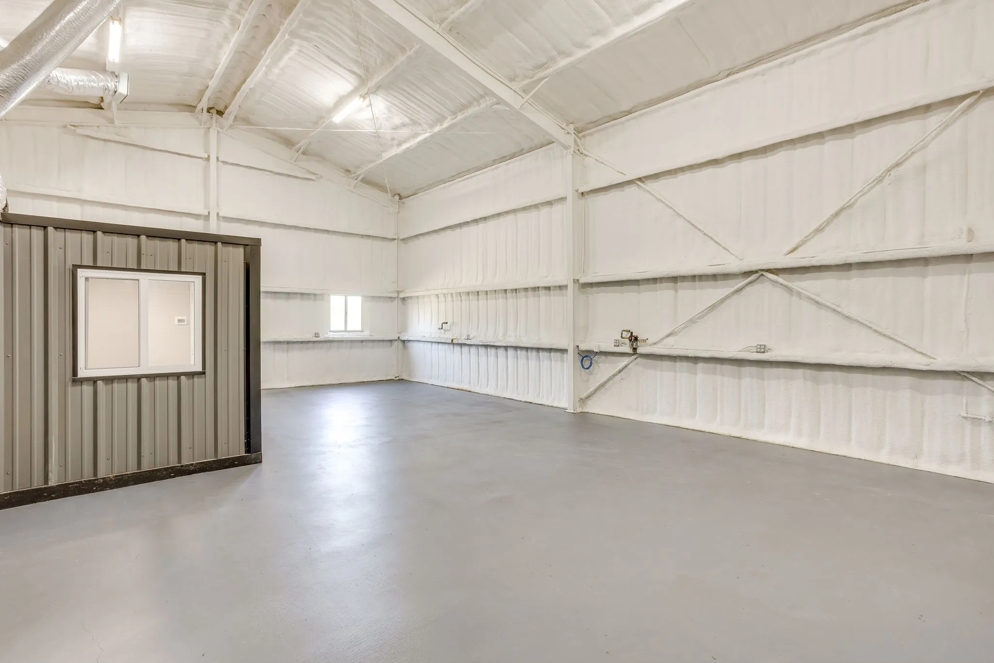 Single Family Residence For Sale in Johnson County , 9210 County Road 1229, Godley, Texas 76044, 2 Bedroom, 1 Bathroom, Garage spaces, 1,200 Sqft, built in 2021, mls#21390785, Real Estate Agent in Godley, Homes For Sale in Johnson county, Homes For Sale in Godley, Realtor in Godley Texas, Real Estate Brokerage Independent Realty Texas, Luminita Cordes Realtor