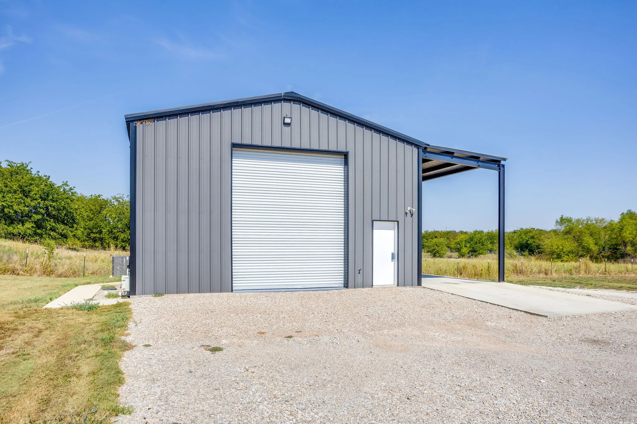 Single Family Residence For Sale in Johnson County , 9210 County Road 1229, Godley, Texas 76044, 2 Bedroom, 1 Bathroom, Garage spaces, 1,200 Sqft, built in 2021, mls#21390785, Real Estate Agent in Godley, Homes For Sale in Johnson county, Homes For Sale in Godley, Realtor in Godley Texas, Real Estate Brokerage Independent Realty Texas, Luminita Cordes Realtor