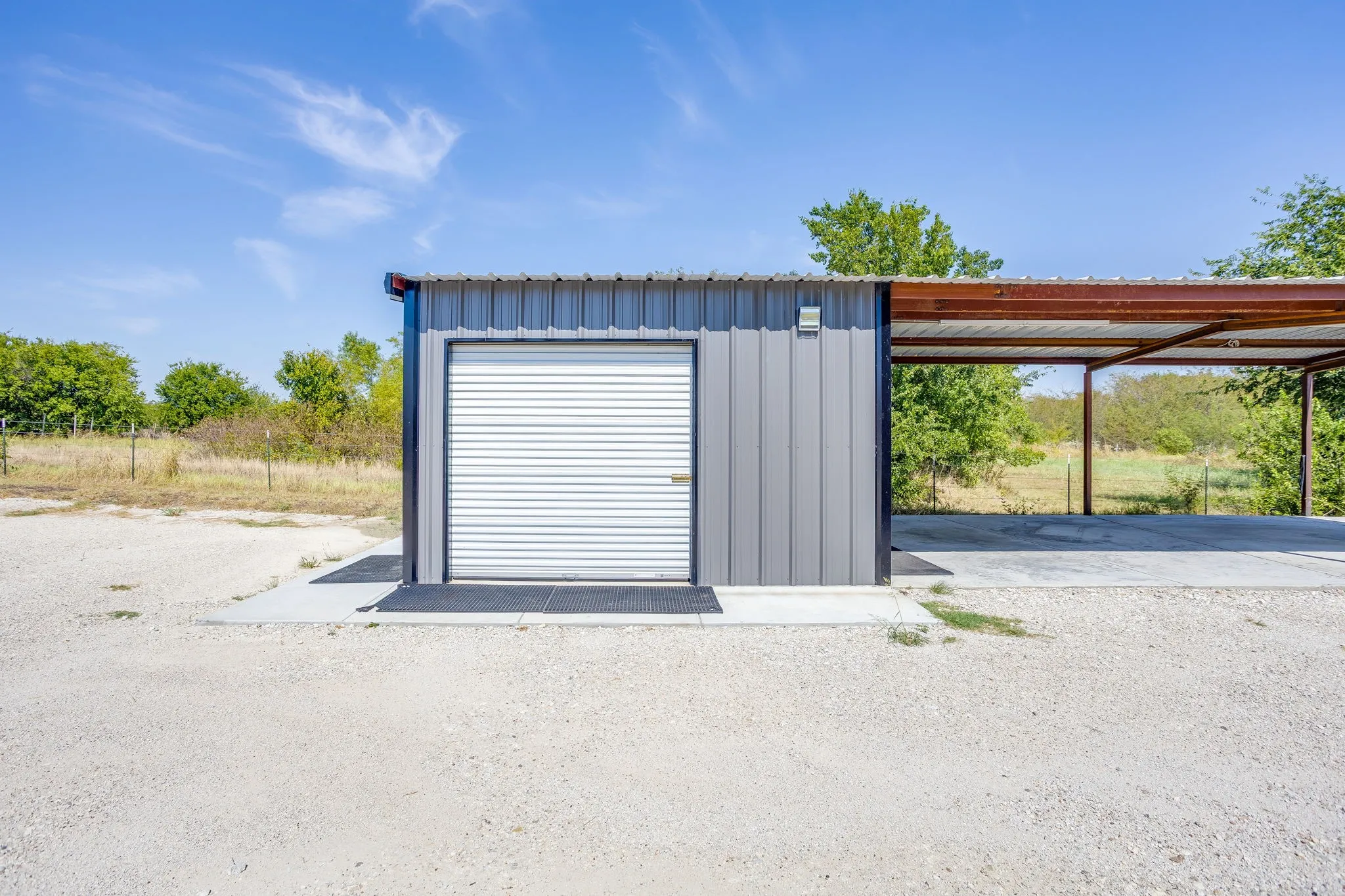 Single Family Residence For Sale in Johnson County , 9210 County Road 1229, Godley, Texas 76044, 2 Bedroom, 1 Bathroom, Garage spaces, 1,200 Sqft, built in 2021, mls#21390785, Real Estate Agent in Godley, Homes For Sale in Johnson county, Homes For Sale in Godley, Realtor in Godley Texas, Real Estate Brokerage Independent Realty Texas, Luminita Cordes Realtor