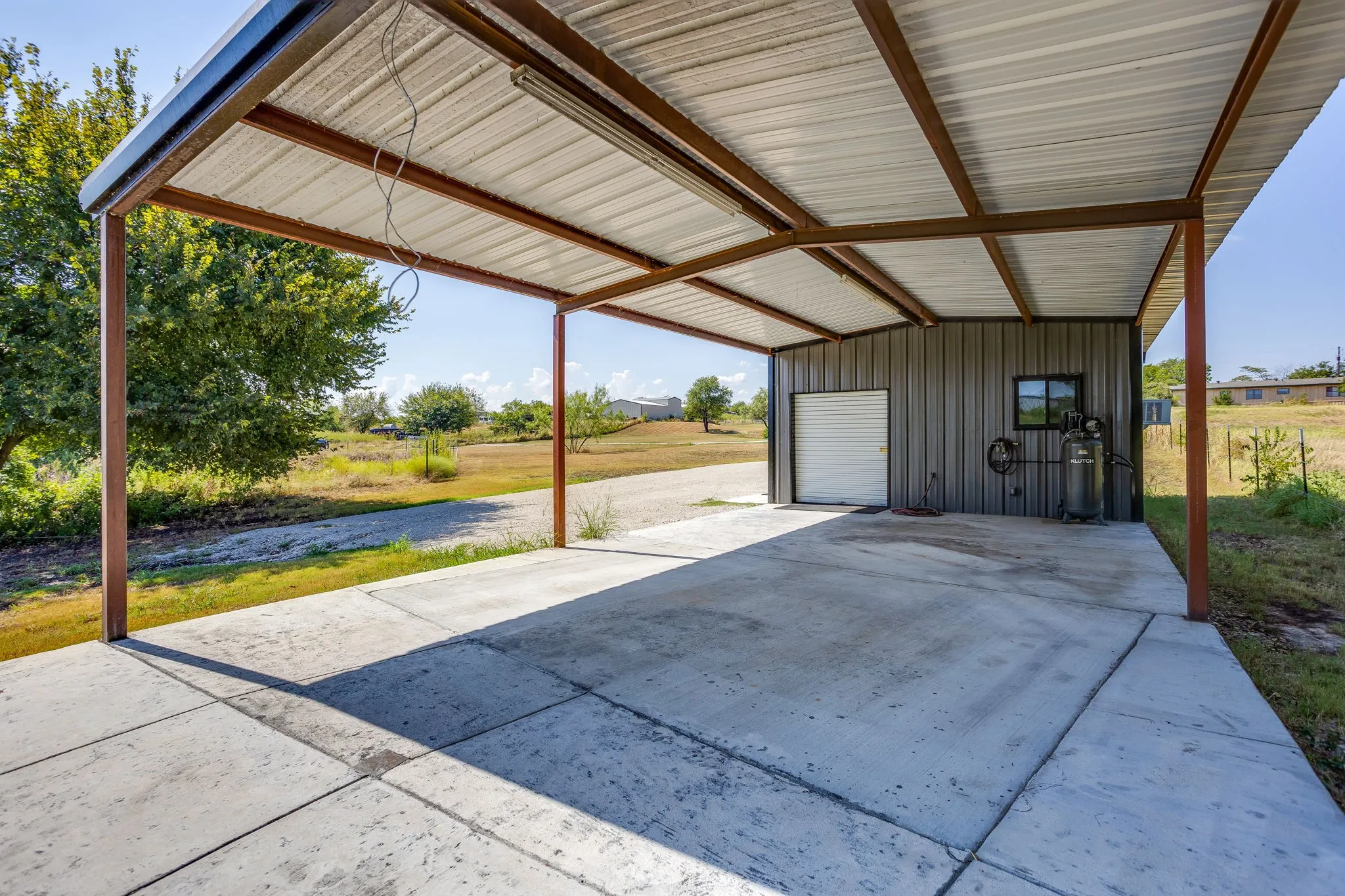 Single Family Residence For Sale in Johnson County , 9210 County Road 1229, Godley, Texas 76044, 2 Bedroom, 1 Bathroom, Garage spaces, 1,200 Sqft, built in 2021, mls#21390785, Real Estate Agent in Godley, Homes For Sale in Johnson county, Homes For Sale in Godley, Realtor in Godley Texas, Real Estate Brokerage Independent Realty Texas, Luminita Cordes Realtor