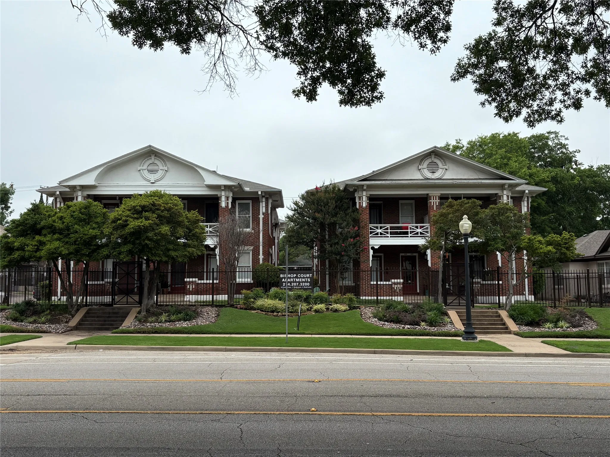 Apartment For Rent in Dallas County , 901 N Bishop Avenue C, Dallas, Texas 75208, 1 Bedroom, 1 Bathroom, Garage spaces, 425 Sqft, built in 1925, mls#21396855, Real Estate Agent in Dallas, Homes For Rent in Dallas county, Homes For Rent in Dallas, Realtor in Dallas Texas, Real Estate Brokerage Independent Realty Texas, Luminita Cordes Realtor