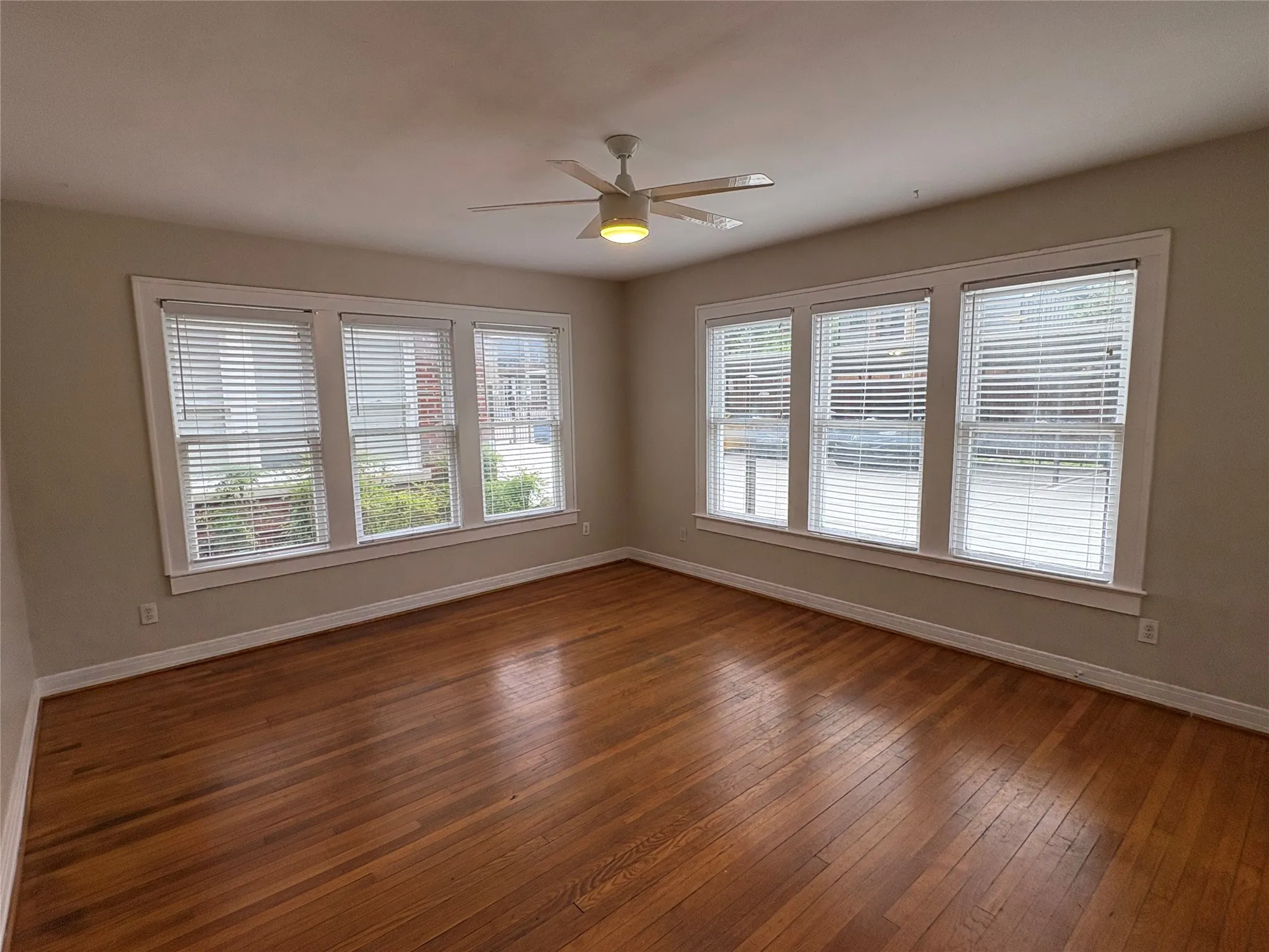 Apartment For Rent in Dallas County , 901 N Bishop Avenue C, Dallas, Texas 75208, 1 Bedroom, 1 Bathroom, Garage spaces, 425 Sqft, built in 1925, mls#21396855, Real Estate Agent in Dallas, Homes For Rent in Dallas county, Homes For Rent in Dallas, Realtor in Dallas Texas, Real Estate Brokerage Independent Realty Texas, Luminita Cordes Realtor