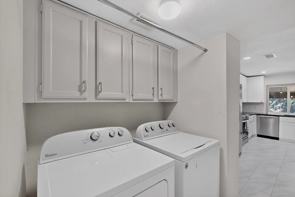 Single Family Residence For Sale in Dallas County , 10854 Villa Haven Drive, Dallas, Texas 75238, 3 Bedroom, 2 Bathroom, 2 Garage spaces, 1,950 Sqft, built in 1974, mls#21396852, Real Estate Agent in Dallas, Homes For Sale in Dallas county, Homes For Sale in Dallas, Realtor in Dallas Texas, Real Estate Brokerage Independent Realty Texas, Luminita Cordes Realtor