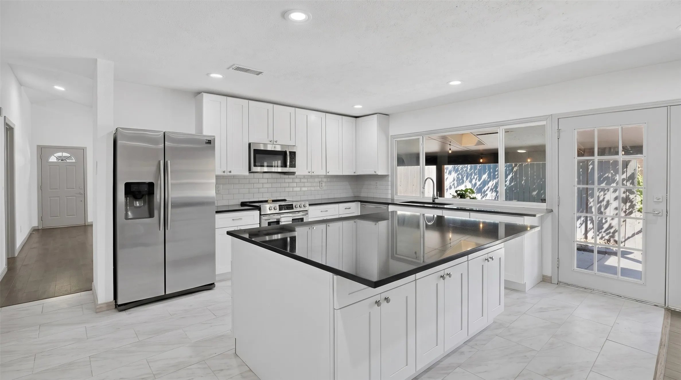 Single Family Residence For Sale in Dallas County , 10854 Villa Haven Drive, Dallas, Texas 75238, 3 Bedroom, 2 Bathroom, 2 Garage spaces, 1,950 Sqft, built in 1974, mls#21396852, Real Estate Agent in Dallas, Homes For Sale in Dallas county, Homes For Sale in Dallas, Realtor in Dallas Texas, Real Estate Brokerage Independent Realty Texas, Luminita Cordes Realtor