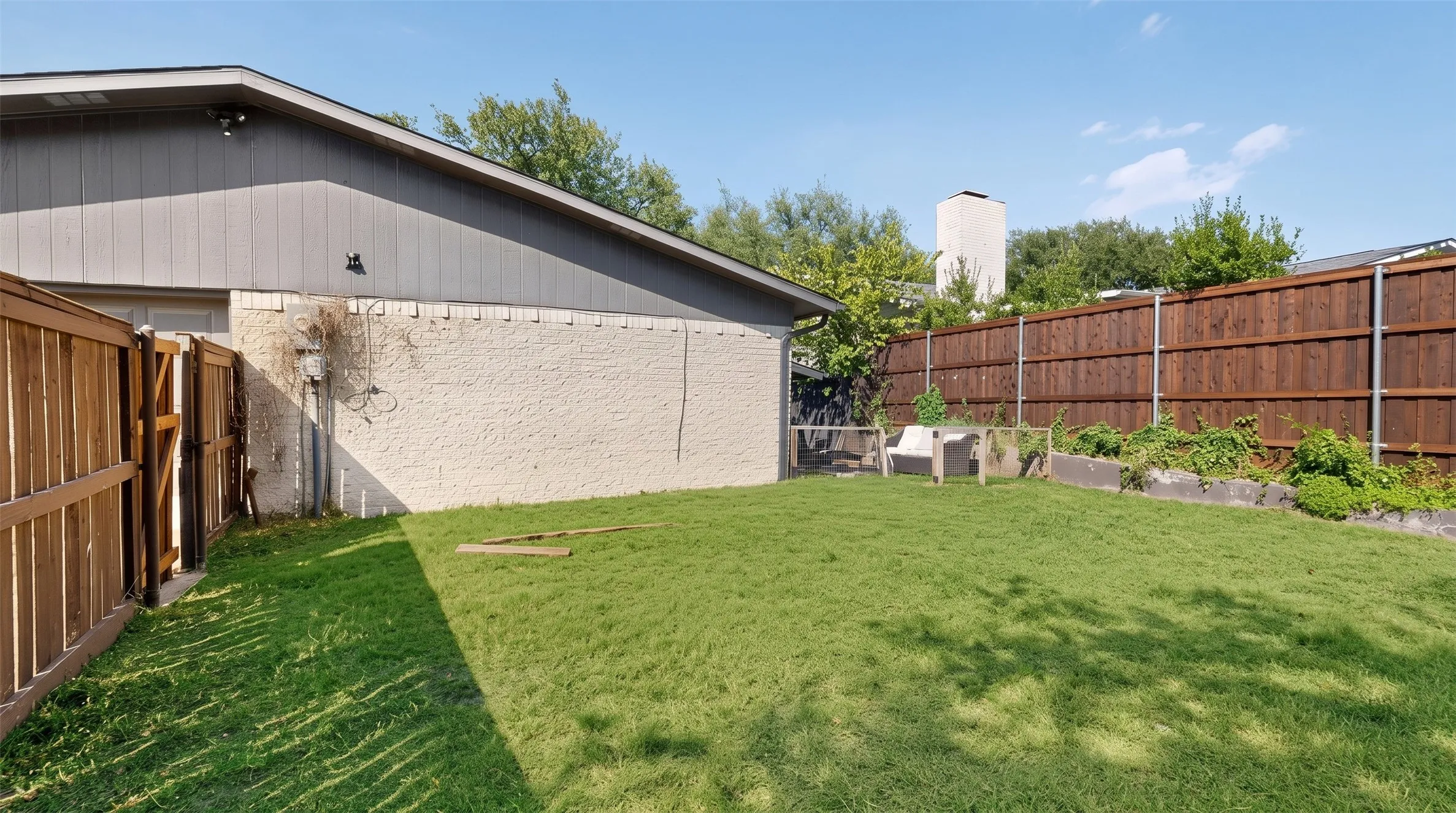 Single Family Residence For Sale in Dallas County , 10854 Villa Haven Drive, Dallas, Texas 75238, 3 Bedroom, 2 Bathroom, 2 Garage spaces, 1,950 Sqft, built in 1974, mls#21396852, Real Estate Agent in Dallas, Homes For Sale in Dallas county, Homes For Sale in Dallas, Realtor in Dallas Texas, Real Estate Brokerage Independent Realty Texas, Luminita Cordes Realtor