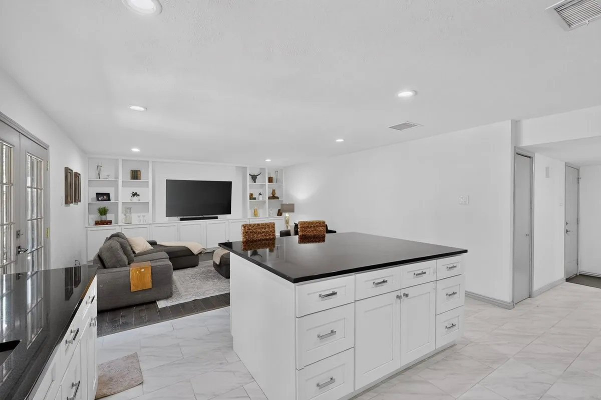 Single Family Residence For Sale in Dallas County , 10854 Villa Haven Drive, Dallas, Texas 75238, 3 Bedroom, 2 Bathroom, 2 Garage spaces, 1,950 Sqft, built in 1974, mls#21396852, Real Estate Agent in Dallas, Homes For Sale in Dallas county, Homes For Sale in Dallas, Realtor in Dallas Texas, Real Estate Brokerage Independent Realty Texas, Luminita Cordes Realtor