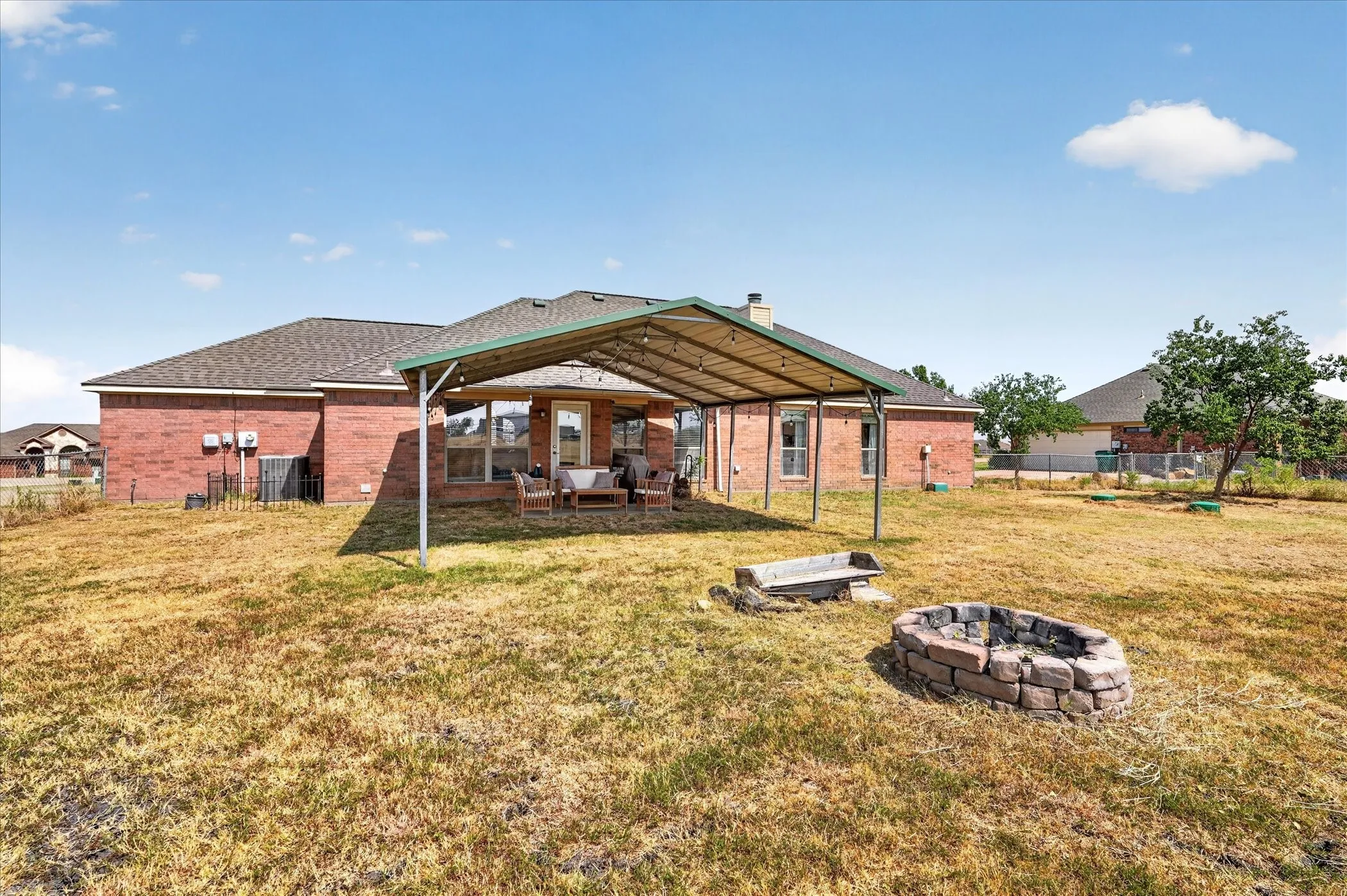Single Family Residence For Sale in Kaufman County , 10418 Fireside Lane, Forney, Texas 75126, 3 Bedroom, 2 Bathroom, 2 Garage spaces, 1,818 Sqft, built in 2005, mls#21396851, Real Estate Agent in Forney, Homes For Sale in Kaufman county, Homes For Sale in Forney, Realtor in Forney Texas, Real Estate Brokerage Independent Realty Texas, Luminita Cordes Realtor