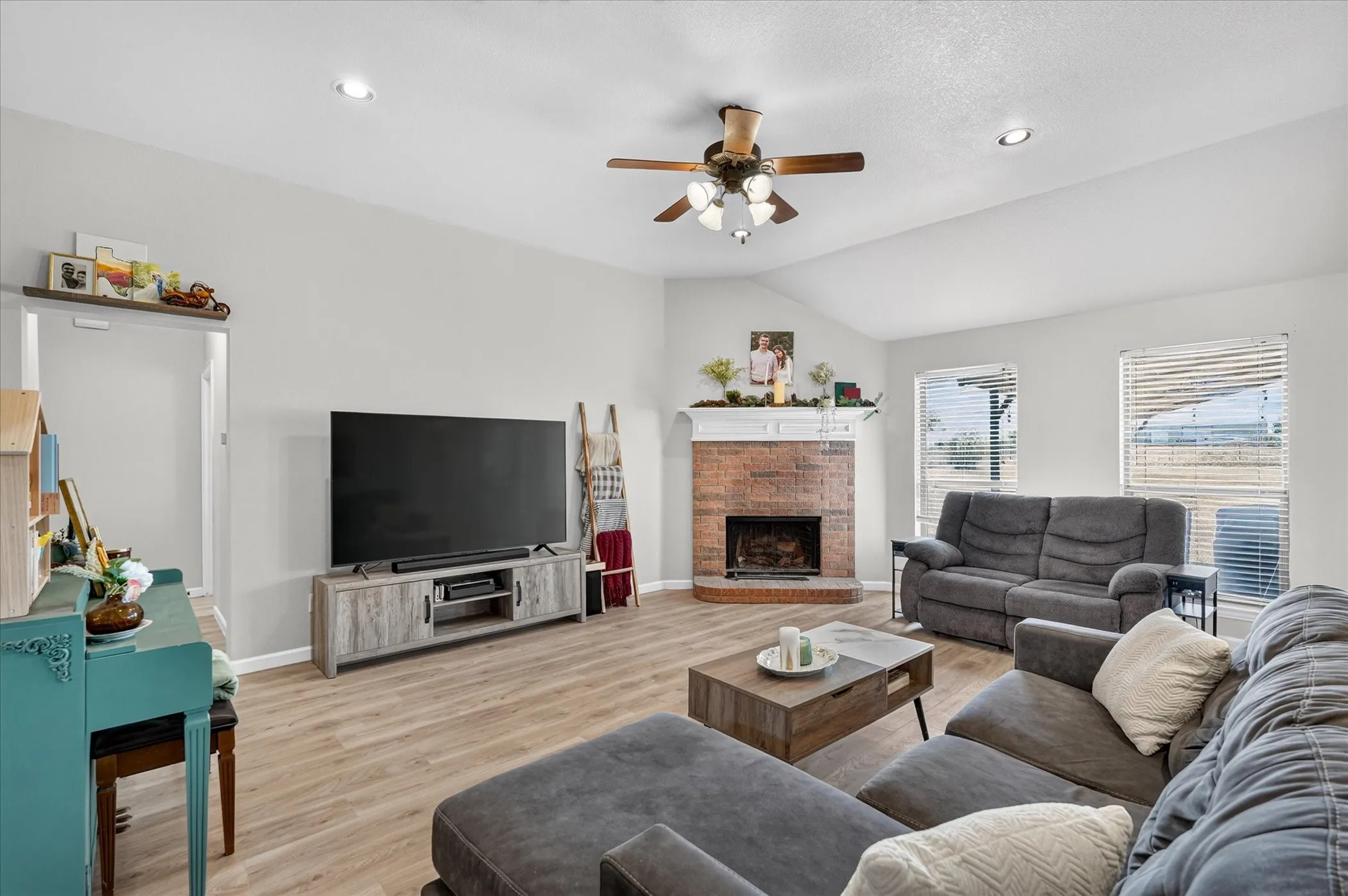 Single Family Residence For Sale in Kaufman County , 10418 Fireside Lane, Forney, Texas 75126, 3 Bedroom, 2 Bathroom, 2 Garage spaces, 1,818 Sqft, built in 2005, mls#21396851, Real Estate Agent in Forney, Homes For Sale in Kaufman county, Homes For Sale in Forney, Realtor in Forney Texas, Real Estate Brokerage Independent Realty Texas, Luminita Cordes Realtor