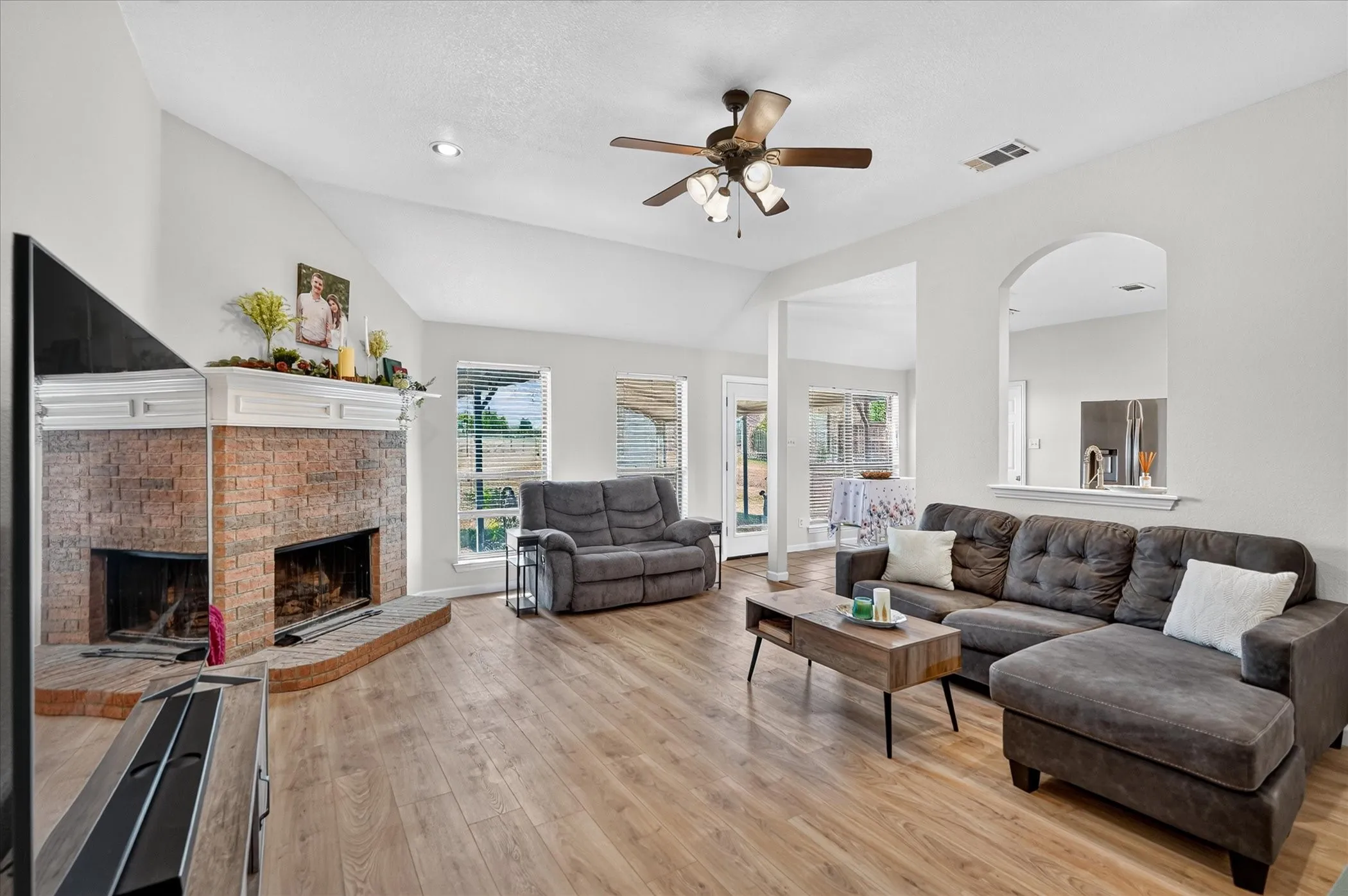 Single Family Residence For Sale in Kaufman County , 10418 Fireside Lane, Forney, Texas 75126, 3 Bedroom, 2 Bathroom, 2 Garage spaces, 1,818 Sqft, built in 2005, mls#21396851, Real Estate Agent in Forney, Homes For Sale in Kaufman county, Homes For Sale in Forney, Realtor in Forney Texas, Real Estate Brokerage Independent Realty Texas, Luminita Cordes Realtor