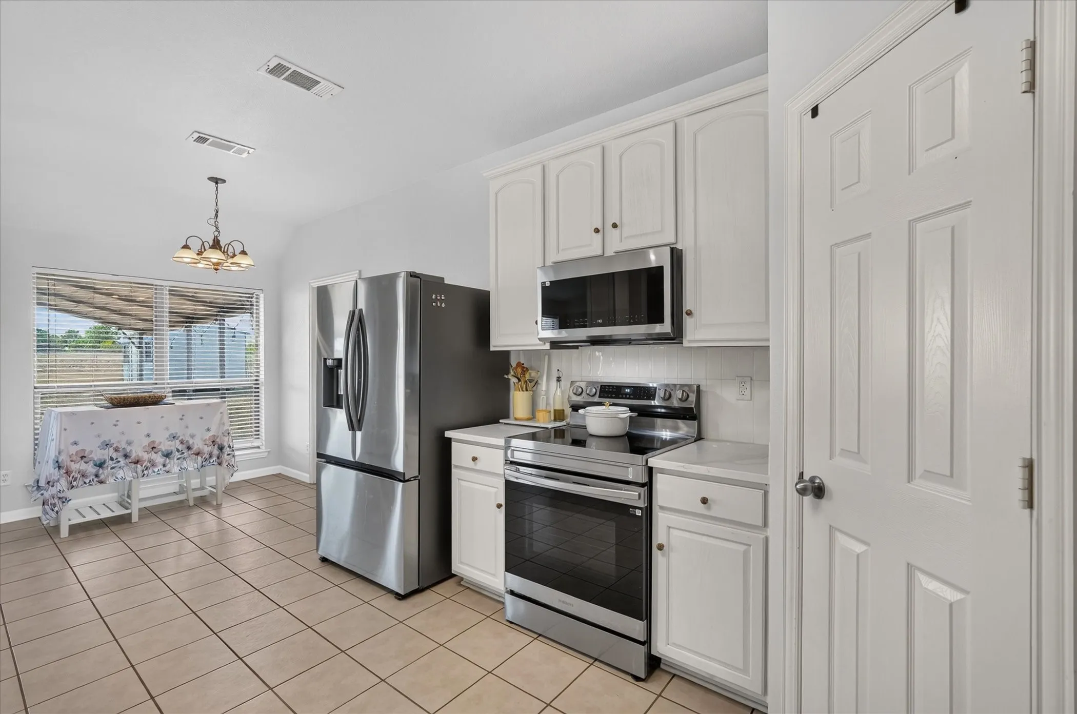 Single Family Residence For Sale in Kaufman County , 10418 Fireside Lane, Forney, Texas 75126, 3 Bedroom, 2 Bathroom, 2 Garage spaces, 1,818 Sqft, built in 2005, mls#21396851, Real Estate Agent in Forney, Homes For Sale in Kaufman county, Homes For Sale in Forney, Realtor in Forney Texas, Real Estate Brokerage Independent Realty Texas, Luminita Cordes Realtor