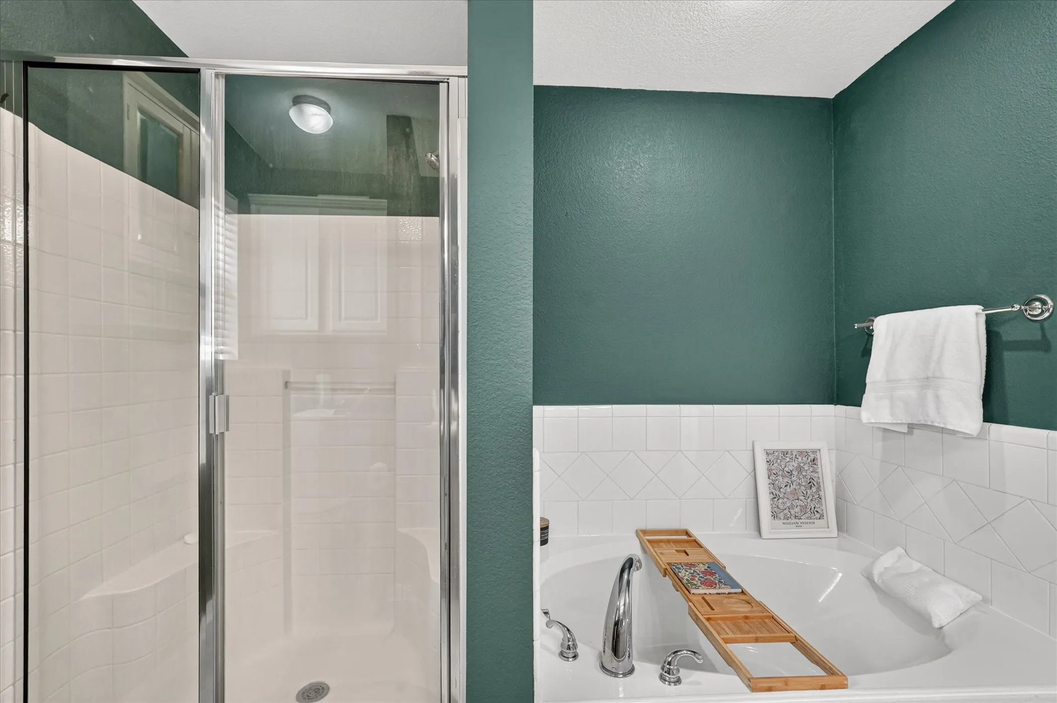 Single Family Residence For Sale in Kaufman County , 10418 Fireside Lane, Forney, Texas 75126, 3 Bedroom, 2 Bathroom, 2 Garage spaces, 1,818 Sqft, built in 2005, mls#21396851, Real Estate Agent in Forney, Homes For Sale in Kaufman county, Homes For Sale in Forney, Realtor in Forney Texas, Real Estate Brokerage Independent Realty Texas, Luminita Cordes Realtor