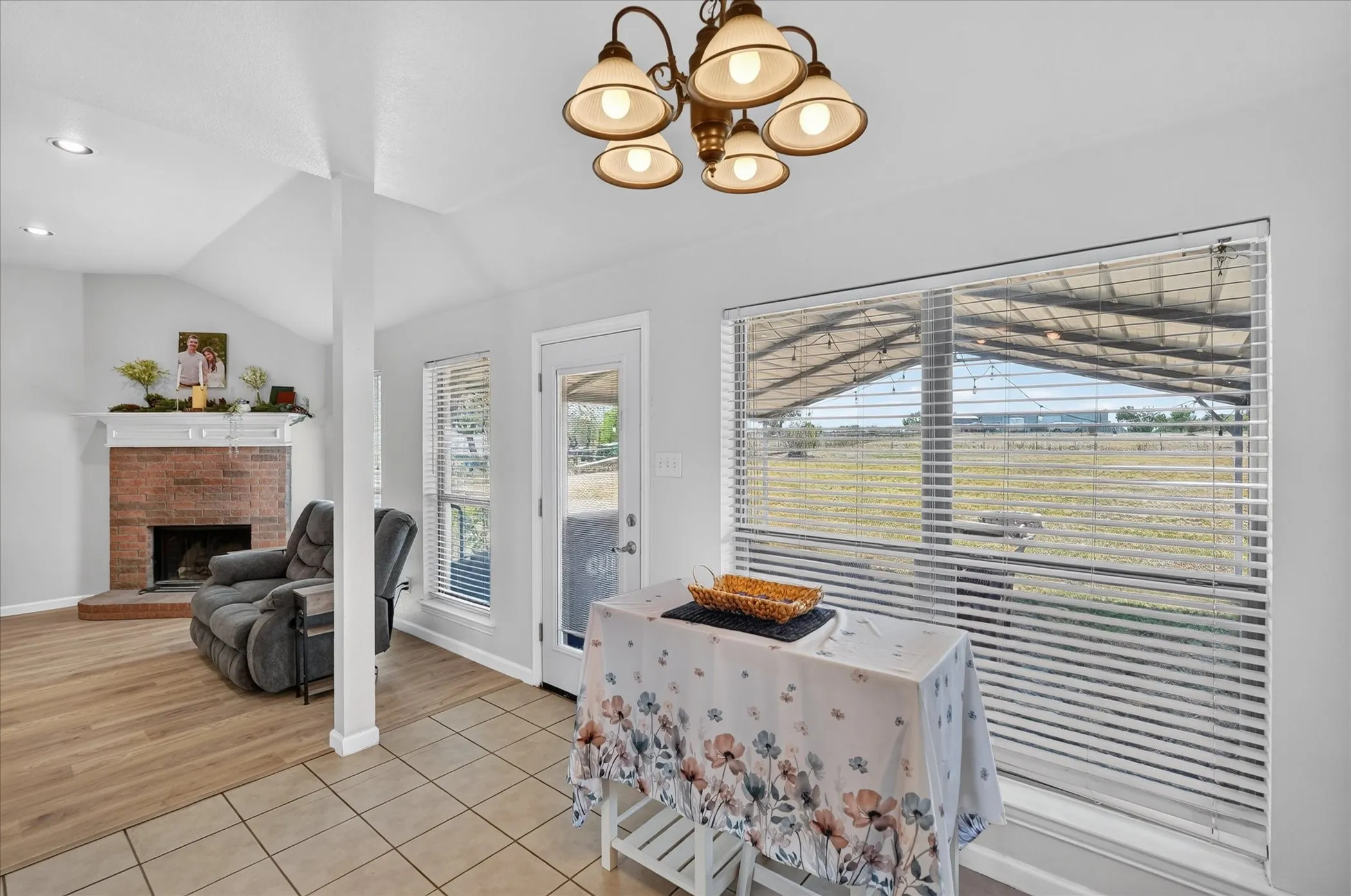Single Family Residence For Sale in Kaufman County , 10418 Fireside Lane, Forney, Texas 75126, 3 Bedroom, 2 Bathroom, 2 Garage spaces, 1,818 Sqft, built in 2005, mls#21396851, Real Estate Agent in Forney, Homes For Sale in Kaufman county, Homes For Sale in Forney, Realtor in Forney Texas, Real Estate Brokerage Independent Realty Texas, Luminita Cordes Realtor