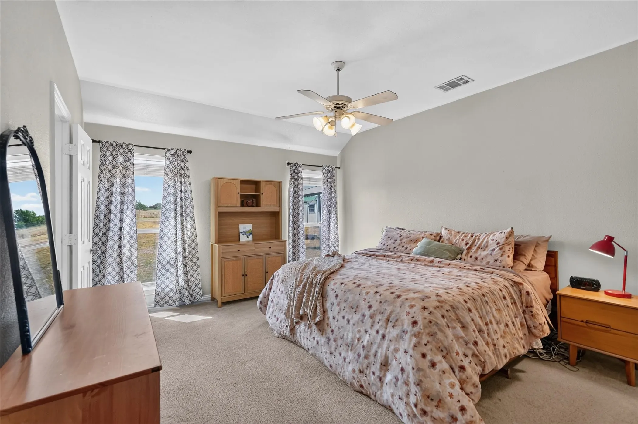 Single Family Residence For Sale in Kaufman County , 10418 Fireside Lane, Forney, Texas 75126, 3 Bedroom, 2 Bathroom, 2 Garage spaces, 1,818 Sqft, built in 2005, mls#21396851, Real Estate Agent in Forney, Homes For Sale in Kaufman county, Homes For Sale in Forney, Realtor in Forney Texas, Real Estate Brokerage Independent Realty Texas, Luminita Cordes Realtor