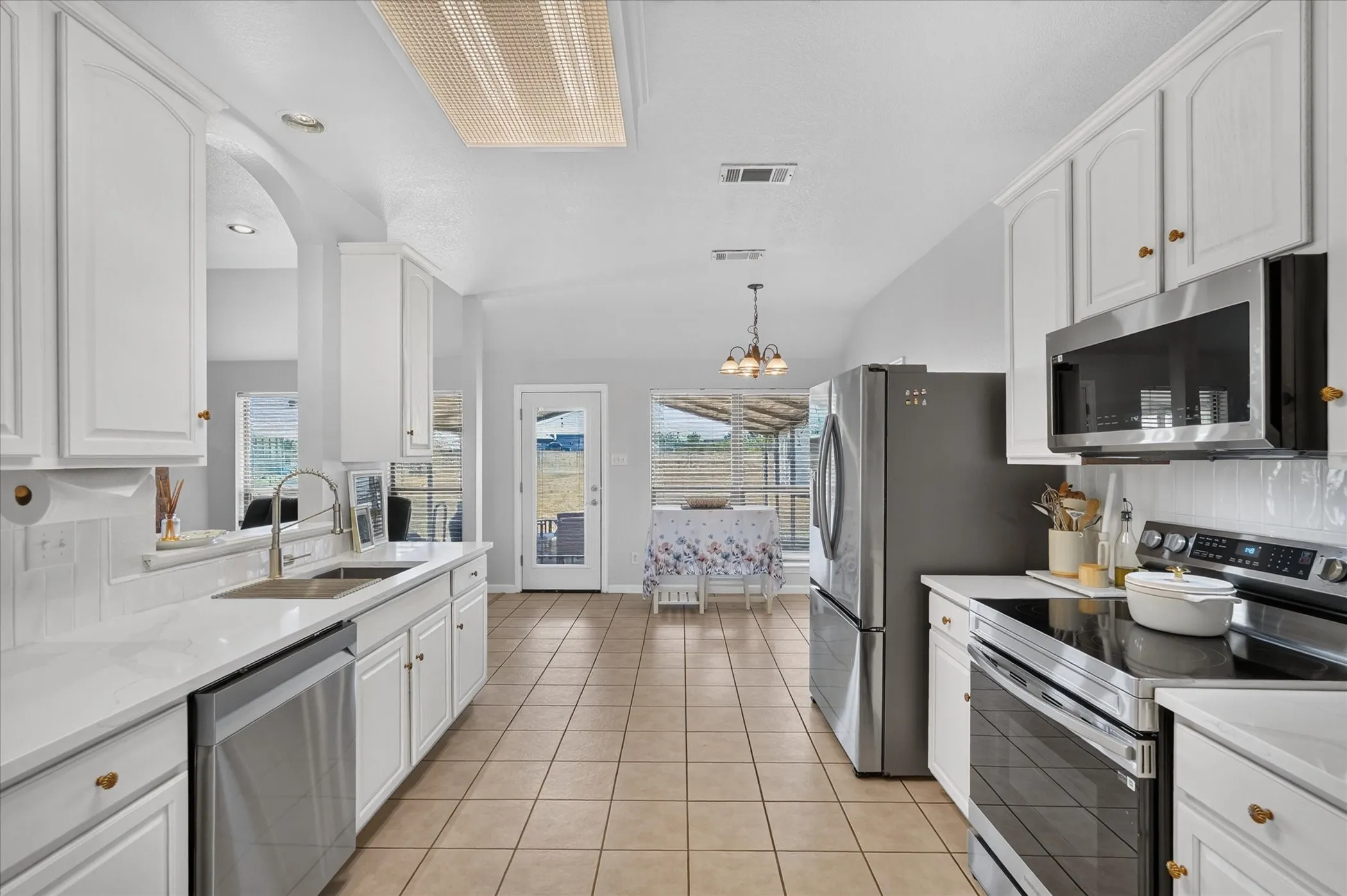 Single Family Residence For Sale in Kaufman County , 10418 Fireside Lane, Forney, Texas 75126, 3 Bedroom, 2 Bathroom, 2 Garage spaces, 1,818 Sqft, built in 2005, mls#21396851, Real Estate Agent in Forney, Homes For Sale in Kaufman county, Homes For Sale in Forney, Realtor in Forney Texas, Real Estate Brokerage Independent Realty Texas, Luminita Cordes Realtor