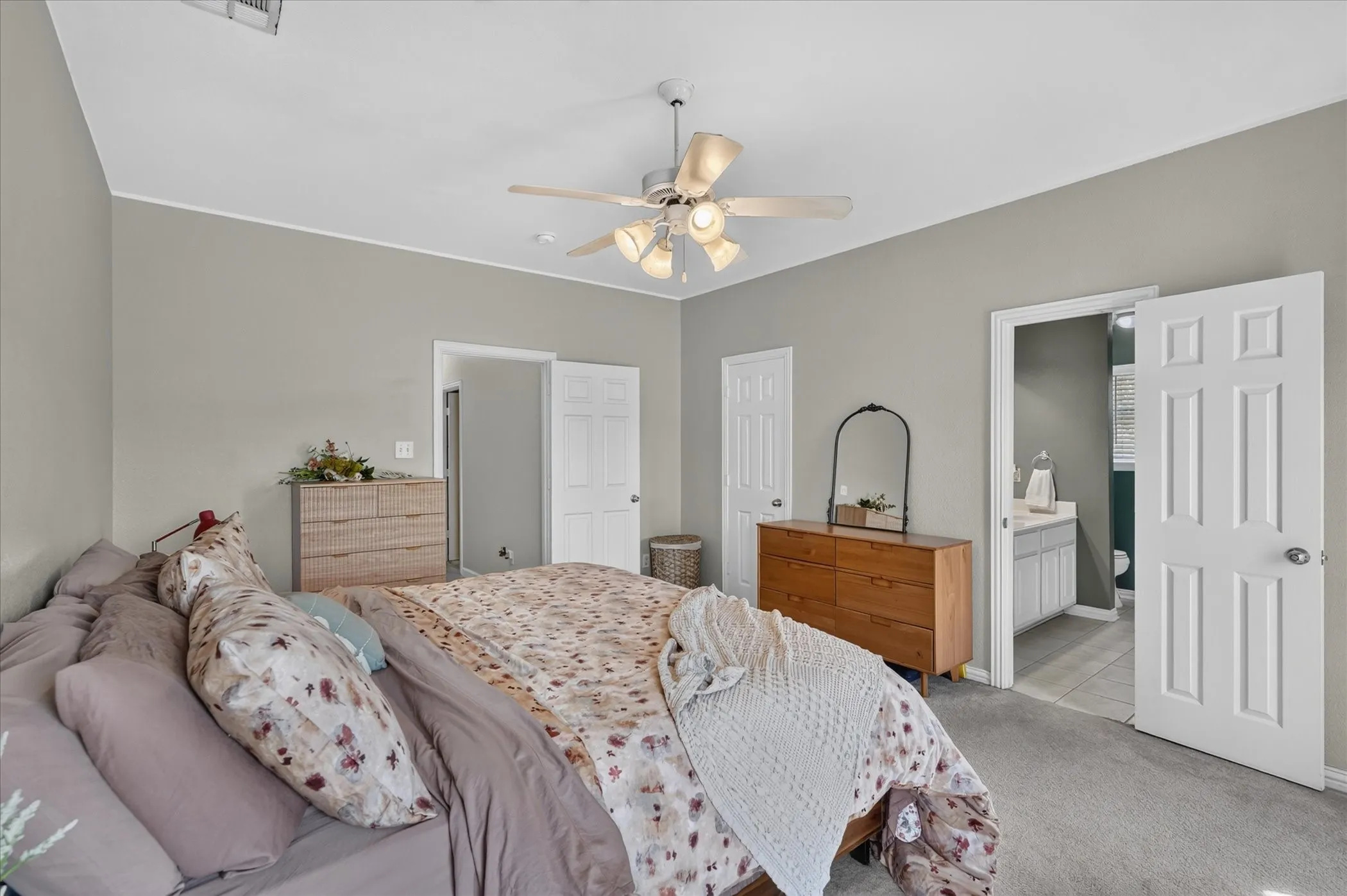 Single Family Residence For Sale in Kaufman County , 10418 Fireside Lane, Forney, Texas 75126, 3 Bedroom, 2 Bathroom, 2 Garage spaces, 1,818 Sqft, built in 2005, mls#21396851, Real Estate Agent in Forney, Homes For Sale in Kaufman county, Homes For Sale in Forney, Realtor in Forney Texas, Real Estate Brokerage Independent Realty Texas, Luminita Cordes Realtor