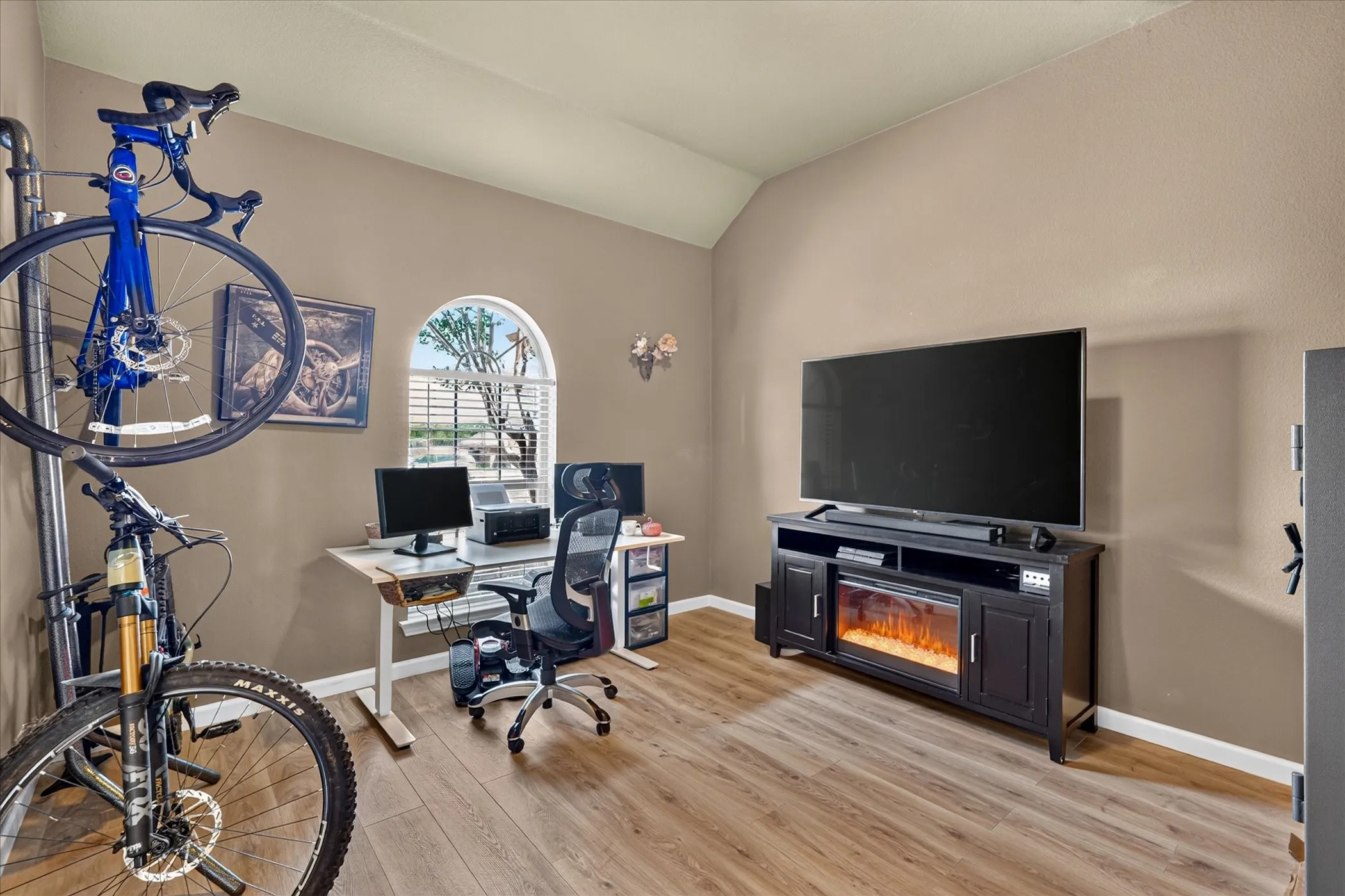 Single Family Residence For Sale in Kaufman County , 10418 Fireside Lane, Forney, Texas 75126, 3 Bedroom, 2 Bathroom, 2 Garage spaces, 1,818 Sqft, built in 2005, mls#21396851, Real Estate Agent in Forney, Homes For Sale in Kaufman county, Homes For Sale in Forney, Realtor in Forney Texas, Real Estate Brokerage Independent Realty Texas, Luminita Cordes Realtor