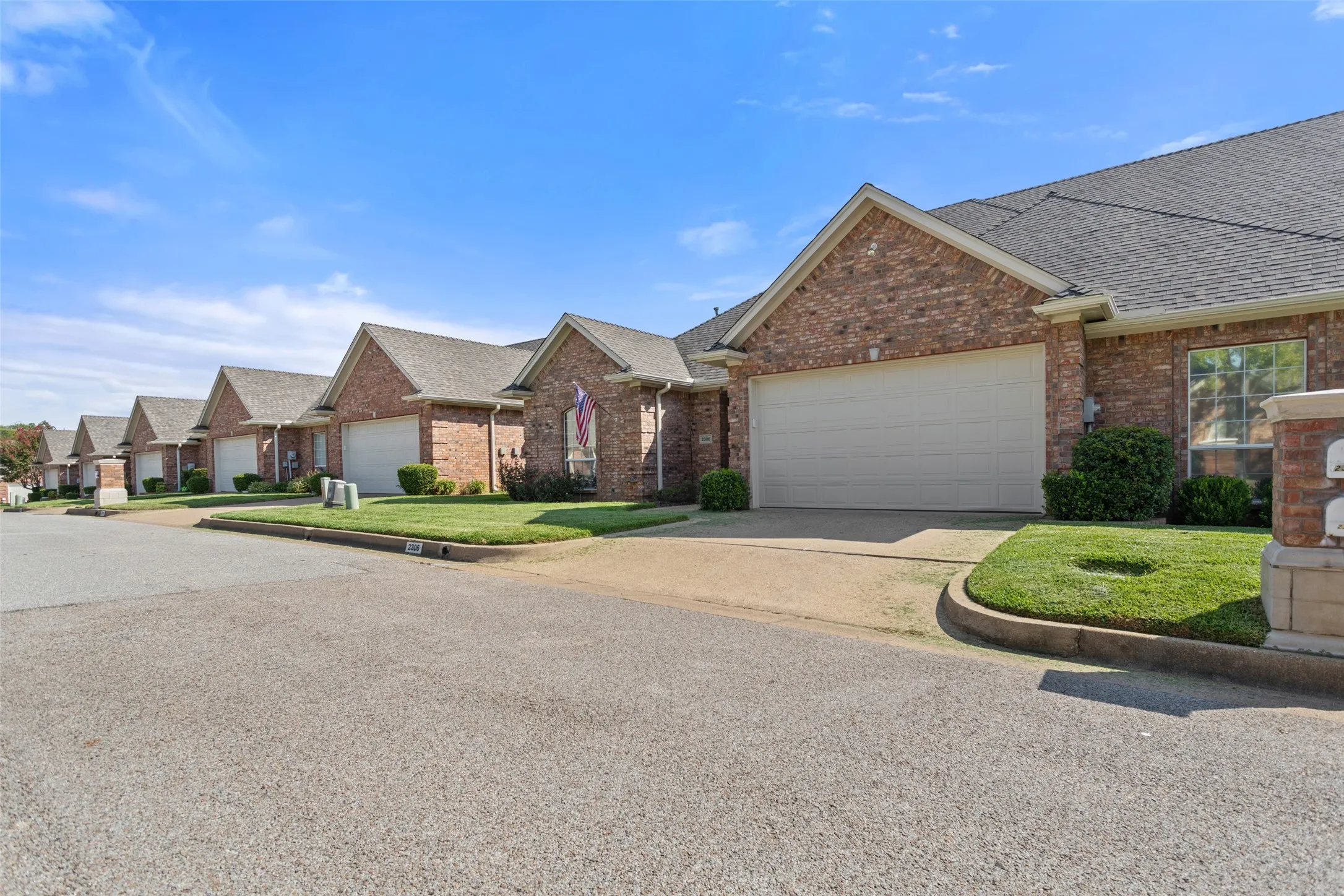 Condominium For Sale in Smith County , 2306 Homestead Lane, Tyler, Texas 75701, 3 Bedroom, 2 Bathroom, 2 Garage spaces, 1,665 Sqft, built in 2000, mls#21396857, Real Estate Agent in Tyler, Homes For Sale in Smith county, Homes For Sale in Tyler, Realtor in Tyler Texas, Real Estate Brokerage Independent Realty Texas, Luminita Cordes Realtor