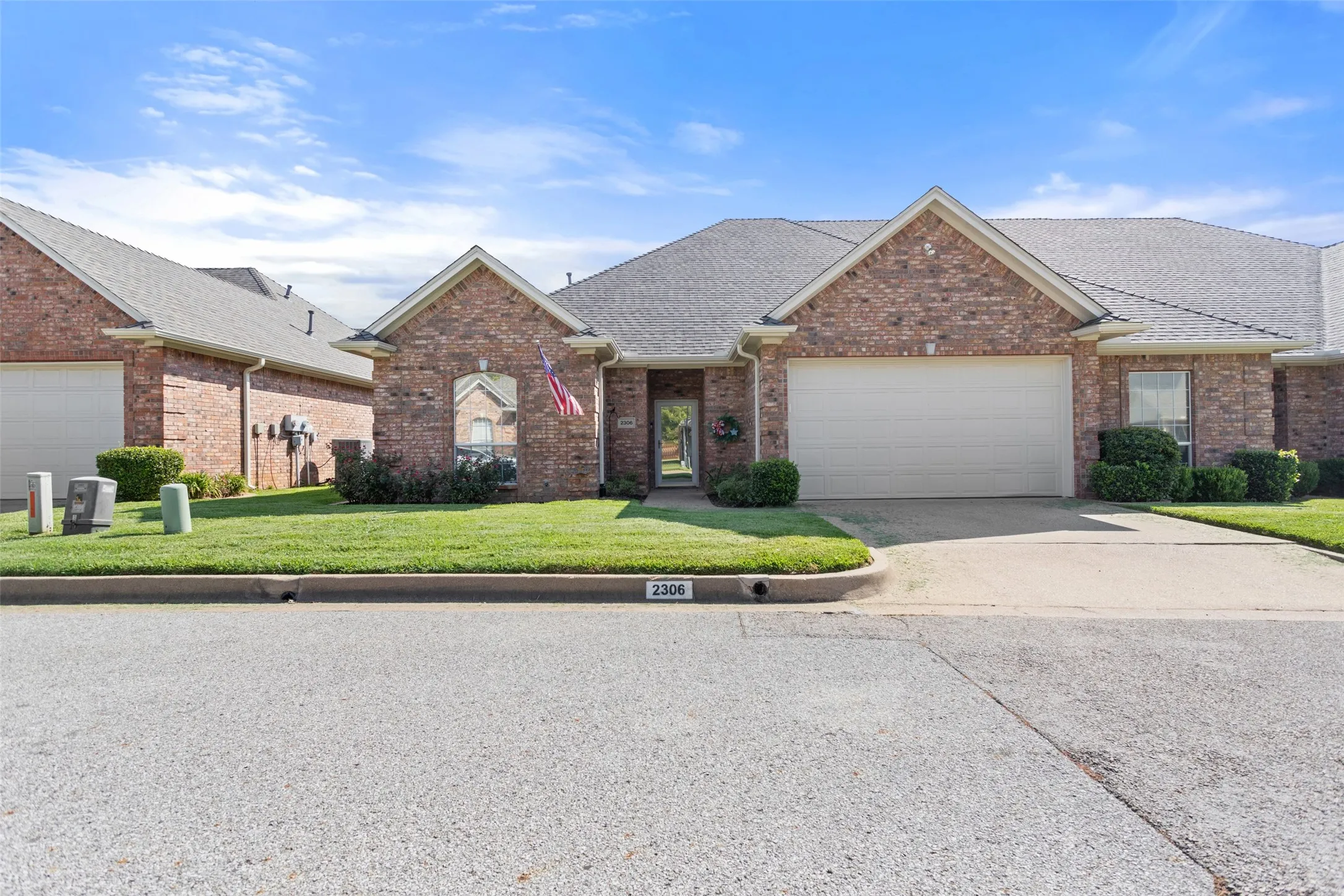 Condominium For Sale in Smith County , 2306 Homestead Lane, Tyler, Texas 75701, 3 Bedroom, 2 Bathroom, 2 Garage spaces, 1,665 Sqft, built in 2000, mls#21396857, Real Estate Agent in Tyler, Homes For Sale in Smith county, Homes For Sale in Tyler, Realtor in Tyler Texas, Real Estate Brokerage Independent Realty Texas, Luminita Cordes Realtor