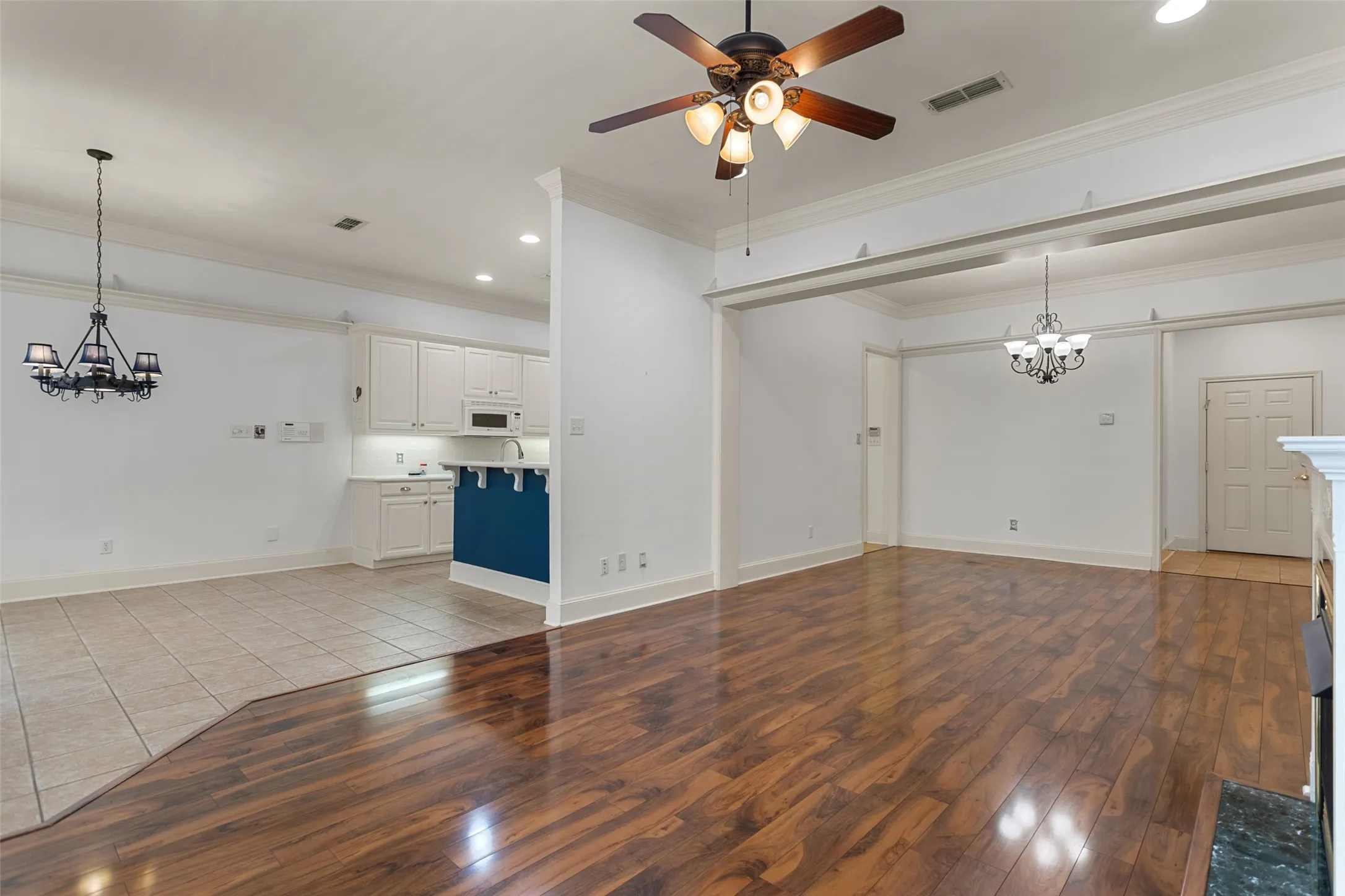 Condominium For Sale in Smith County , 2306 Homestead Lane, Tyler, Texas 75701, 3 Bedroom, 2 Bathroom, 2 Garage spaces, 1,665 Sqft, built in 2000, mls#21396857, Real Estate Agent in Tyler, Homes For Sale in Smith county, Homes For Sale in Tyler, Realtor in Tyler Texas, Real Estate Brokerage Independent Realty Texas, Luminita Cordes Realtor