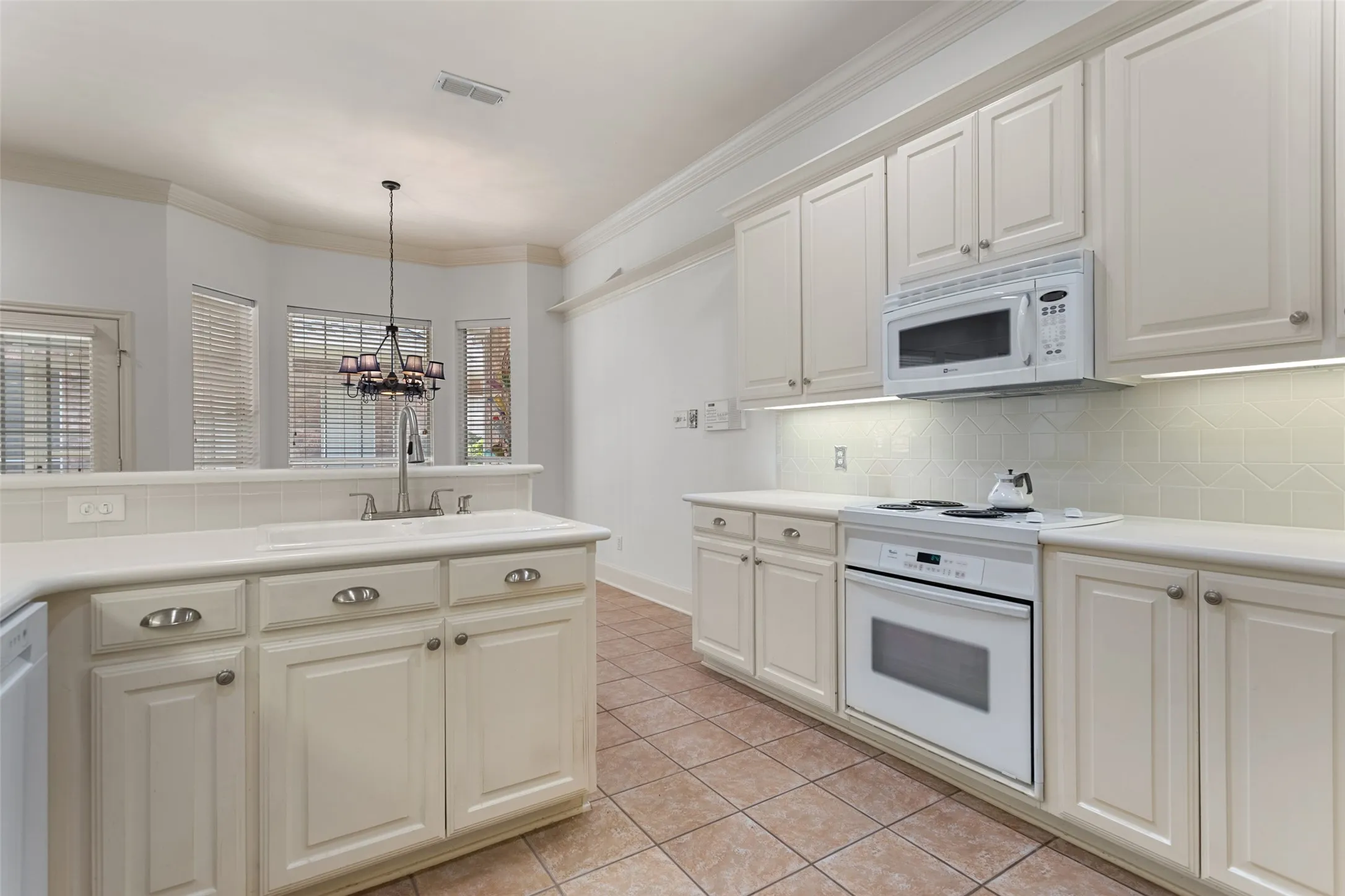 Condominium For Sale in Smith County , 2306 Homestead Lane, Tyler, Texas 75701, 3 Bedroom, 2 Bathroom, 2 Garage spaces, 1,665 Sqft, built in 2000, mls#21396857, Real Estate Agent in Tyler, Homes For Sale in Smith county, Homes For Sale in Tyler, Realtor in Tyler Texas, Real Estate Brokerage Independent Realty Texas, Luminita Cordes Realtor