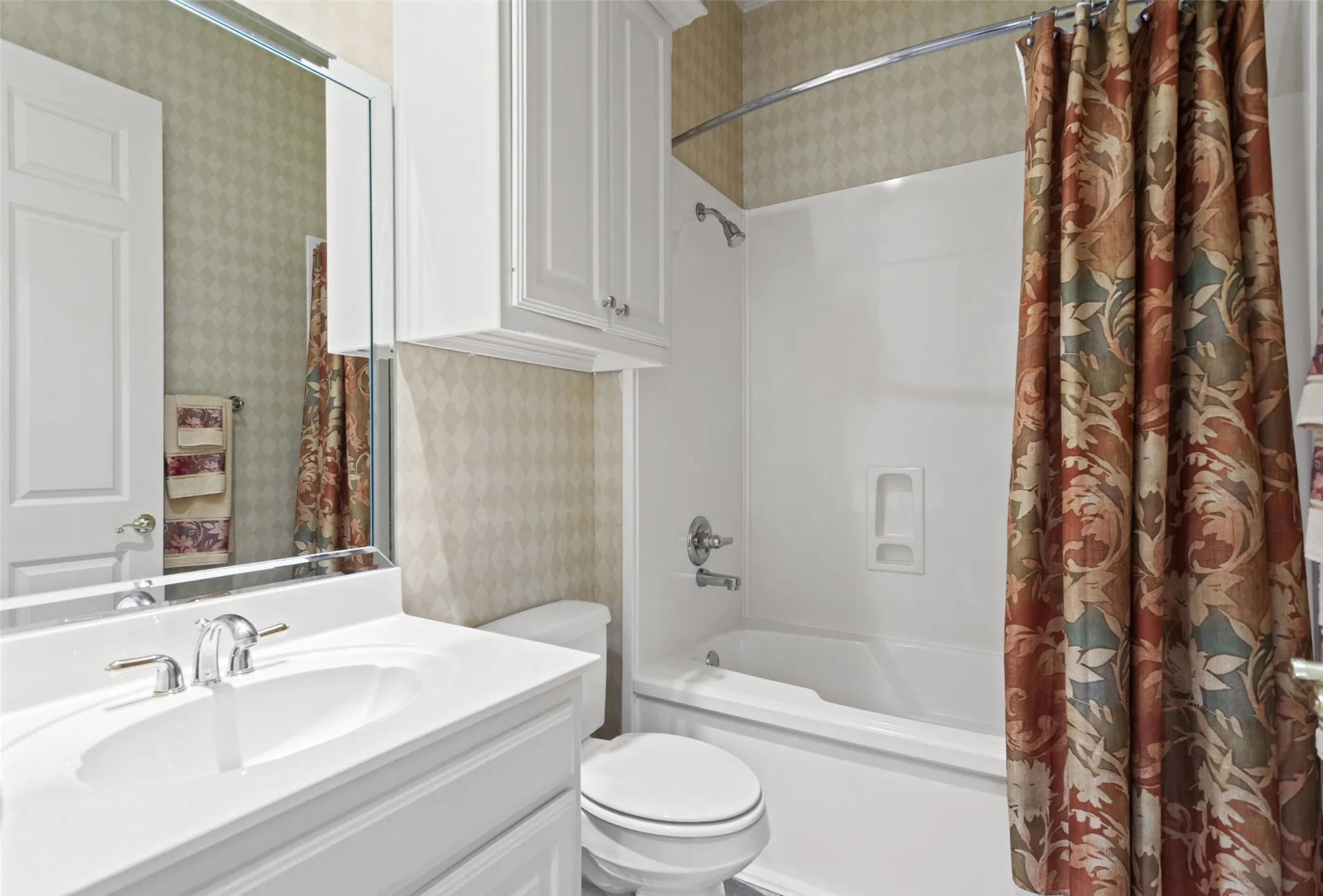 Condominium For Sale in Smith County , 2306 Homestead Lane, Tyler, Texas 75701, 3 Bedroom, 2 Bathroom, 2 Garage spaces, 1,665 Sqft, built in 2000, mls#21396857, Real Estate Agent in Tyler, Homes For Sale in Smith county, Homes For Sale in Tyler, Realtor in Tyler Texas, Real Estate Brokerage Independent Realty Texas, Luminita Cordes Realtor