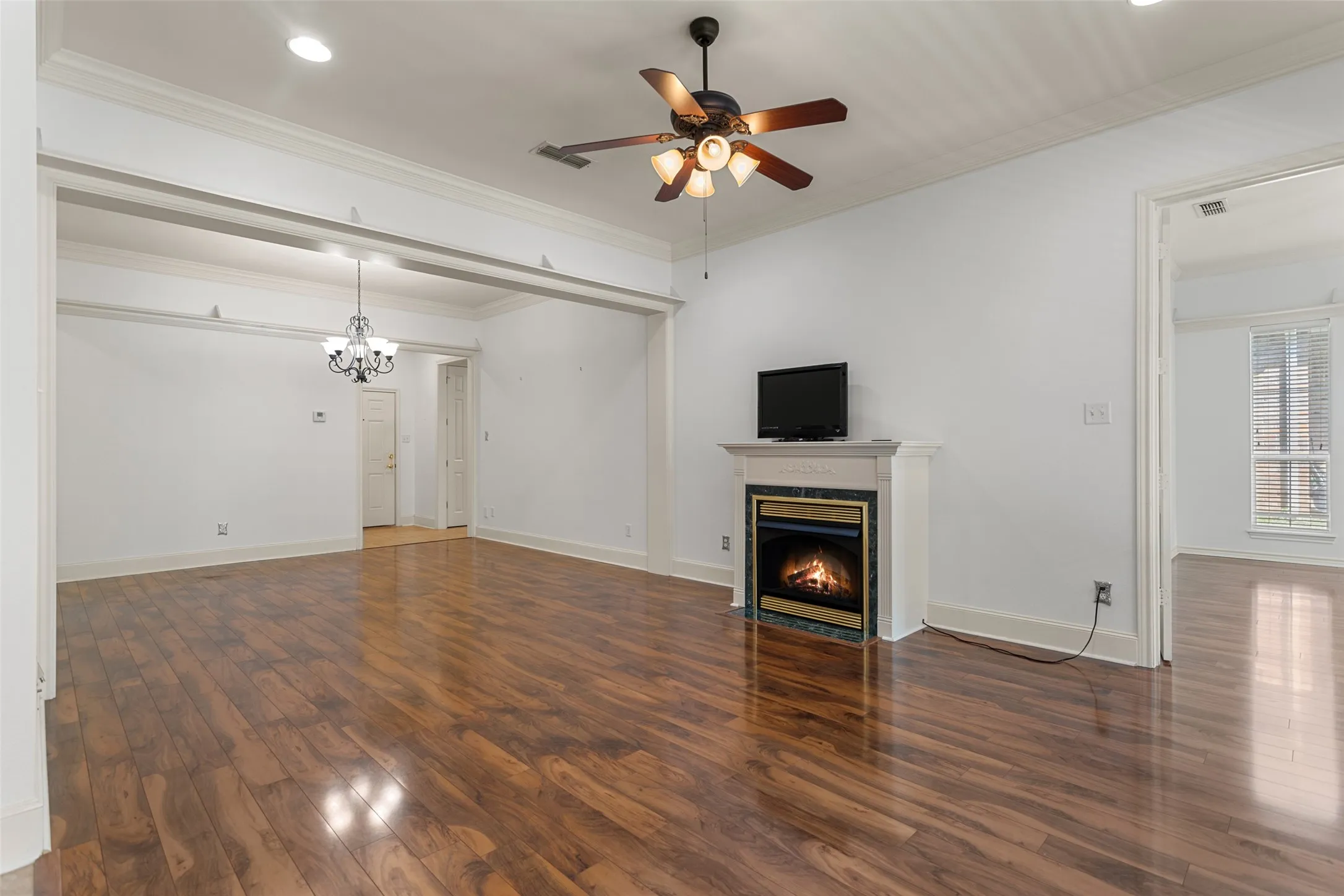 Condominium For Sale in Smith County , 2306 Homestead Lane, Tyler, Texas 75701, 3 Bedroom, 2 Bathroom, 2 Garage spaces, 1,665 Sqft, built in 2000, mls#21396857, Real Estate Agent in Tyler, Homes For Sale in Smith county, Homes For Sale in Tyler, Realtor in Tyler Texas, Real Estate Brokerage Independent Realty Texas, Luminita Cordes Realtor