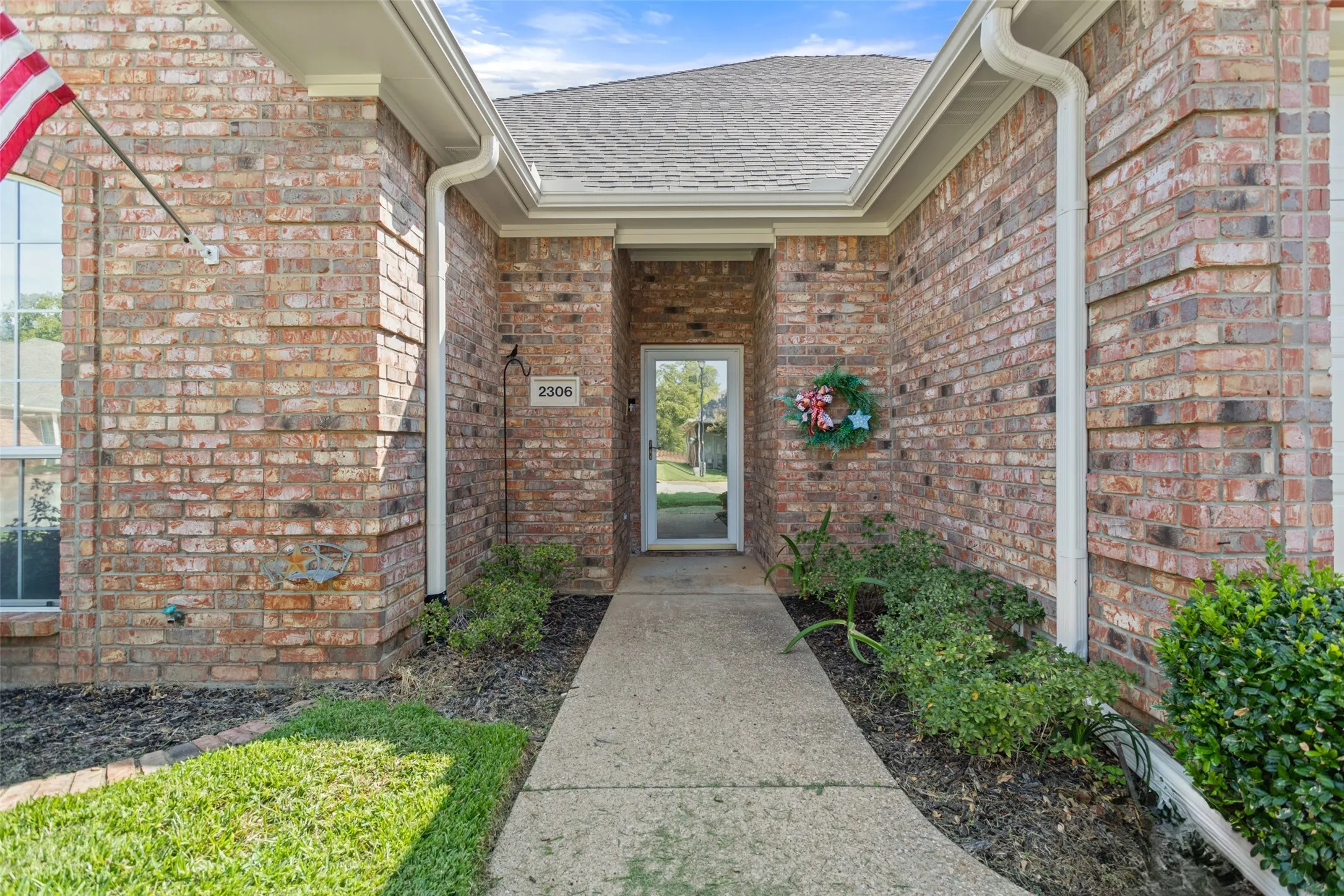 Condominium For Sale in Smith County , 2306 Homestead Lane, Tyler, Texas 75701, 3 Bedroom, 2 Bathroom, 2 Garage spaces, 1,665 Sqft, built in 2000, mls#21396857, Real Estate Agent in Tyler, Homes For Sale in Smith county, Homes For Sale in Tyler, Realtor in Tyler Texas, Real Estate Brokerage Independent Realty Texas, Luminita Cordes Realtor