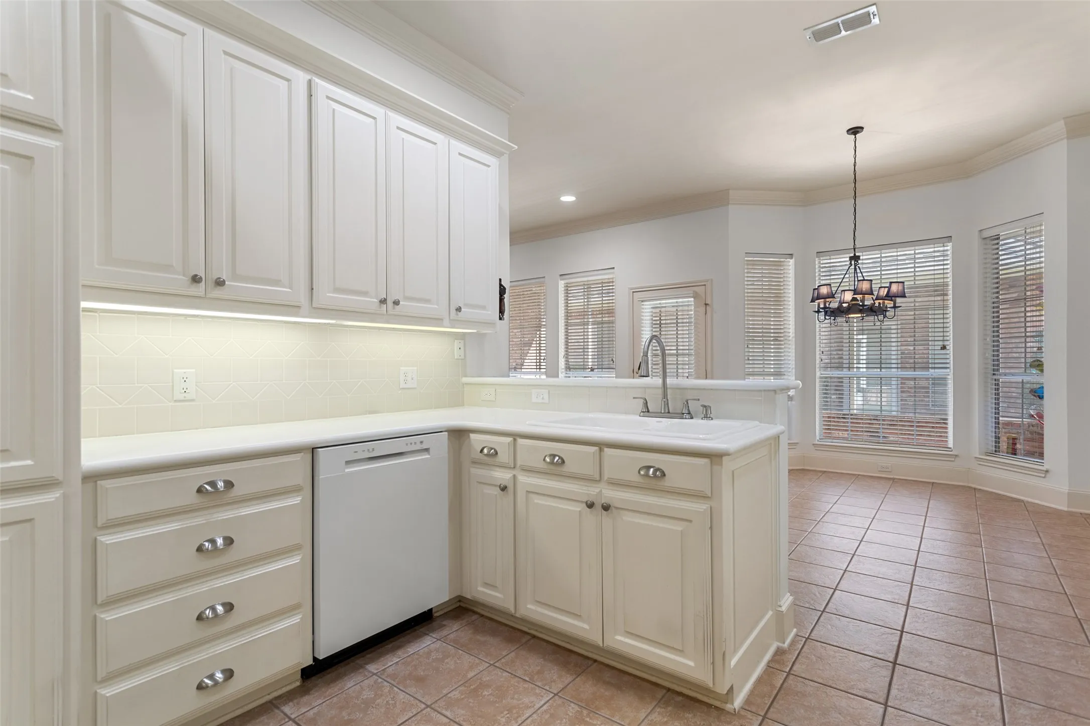 Condominium For Sale in Smith County , 2306 Homestead Lane, Tyler, Texas 75701, 3 Bedroom, 2 Bathroom, 2 Garage spaces, 1,665 Sqft, built in 2000, mls#21396857, Real Estate Agent in Tyler, Homes For Sale in Smith county, Homes For Sale in Tyler, Realtor in Tyler Texas, Real Estate Brokerage Independent Realty Texas, Luminita Cordes Realtor