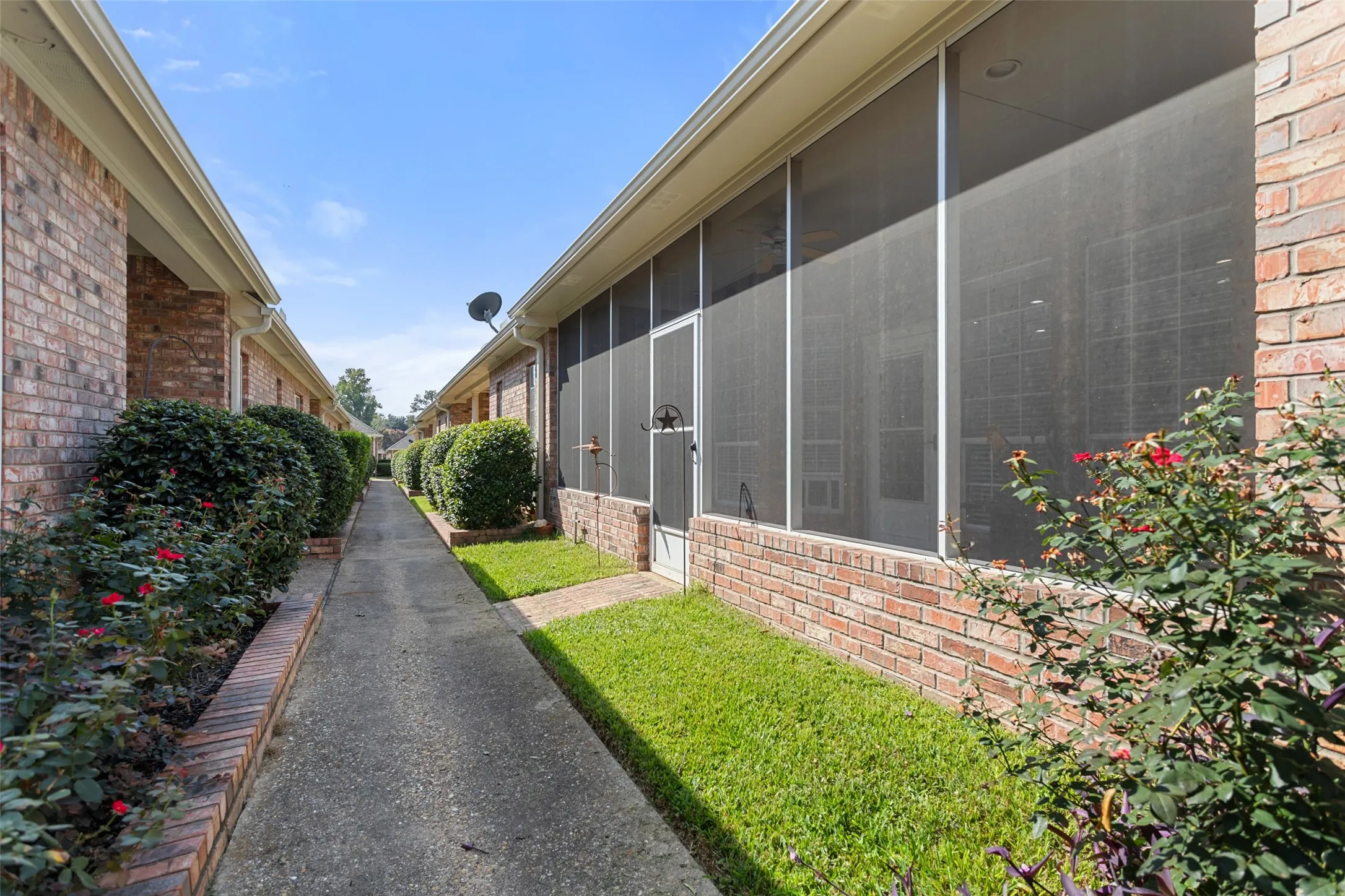 Condominium For Sale in Smith County , 2306 Homestead Lane, Tyler, Texas 75701, 3 Bedroom, 2 Bathroom, 2 Garage spaces, 1,665 Sqft, built in 2000, mls#21396857, Real Estate Agent in Tyler, Homes For Sale in Smith county, Homes For Sale in Tyler, Realtor in Tyler Texas, Real Estate Brokerage Independent Realty Texas, Luminita Cordes Realtor